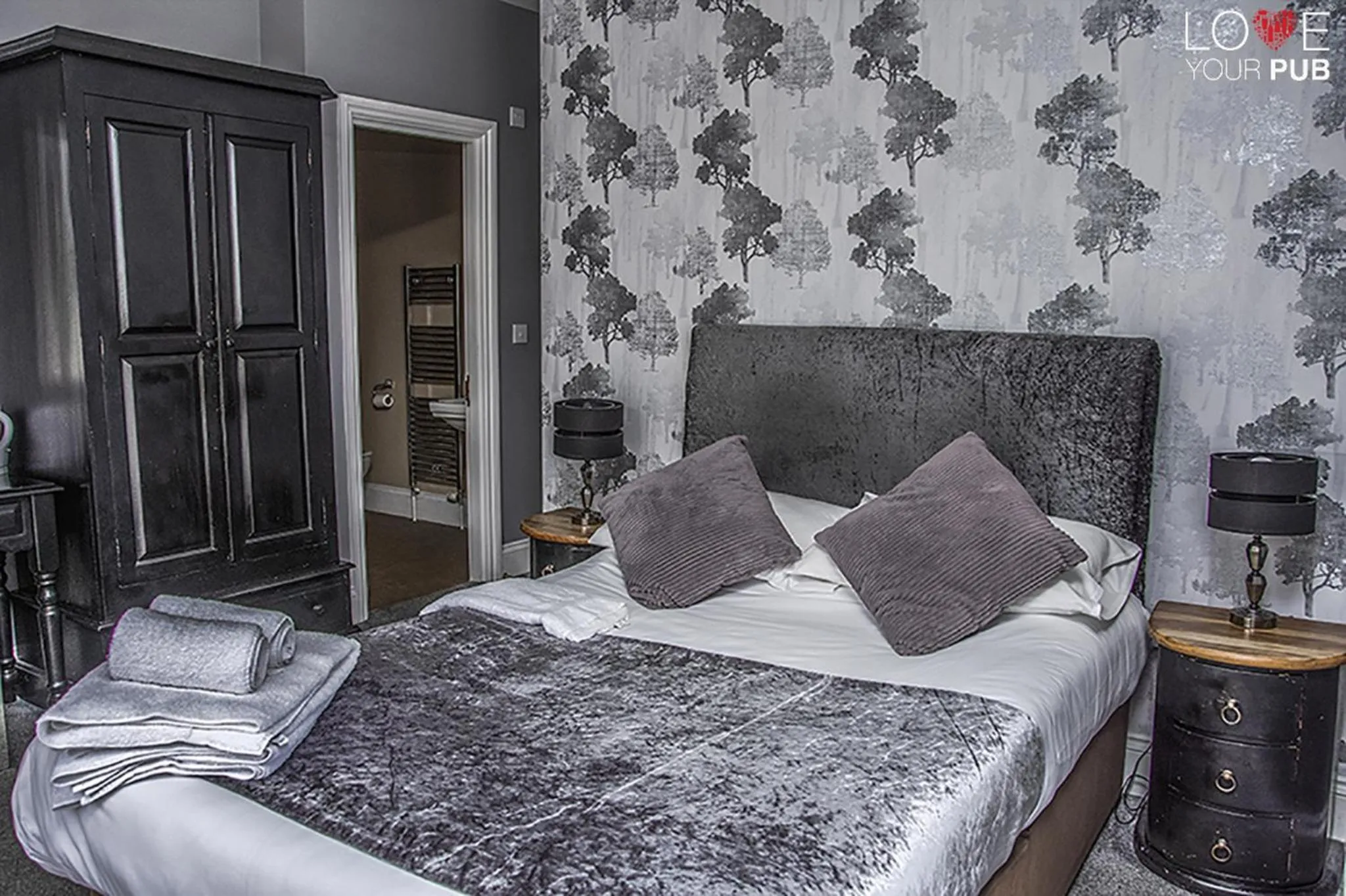 One-Bedroom Apartment in The Robin Hood Inn