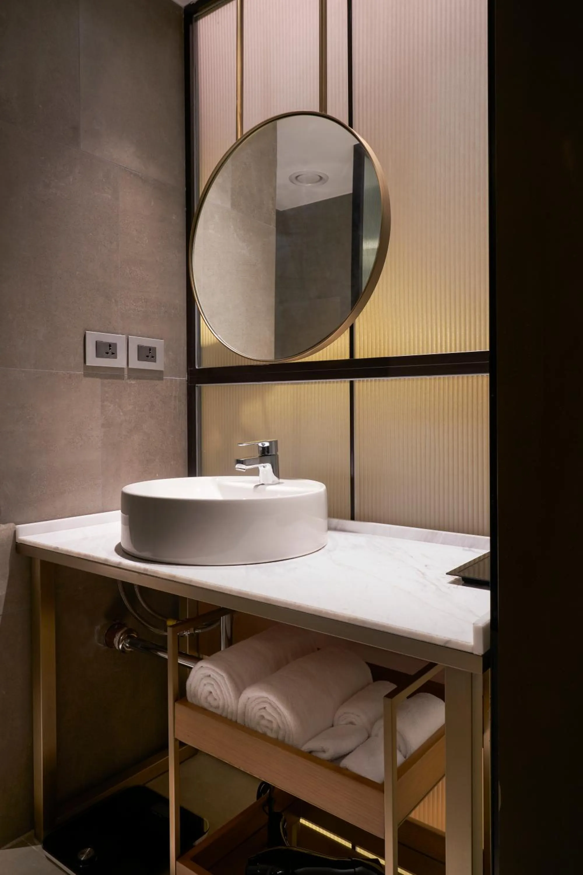 Standard King Room with Balcony - 15% discount on F&B and Spa (Selected Therapy) in Holiday Inn Goa Candolim