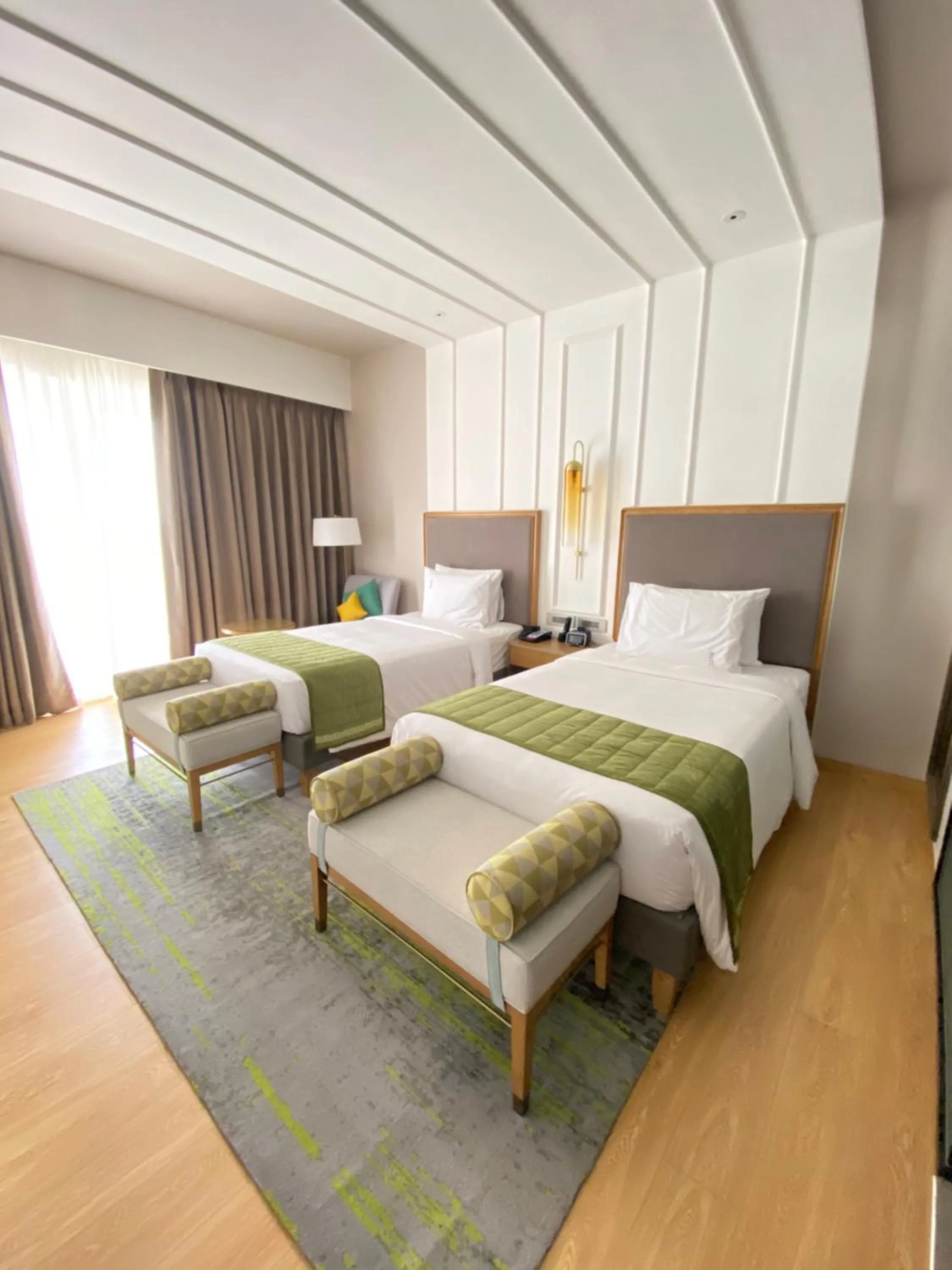 Standard Twin Room with Garden View, Balcony - 15% discount on F&B and Spa (Selected Therapy) in Holiday Inn Goa Candolim