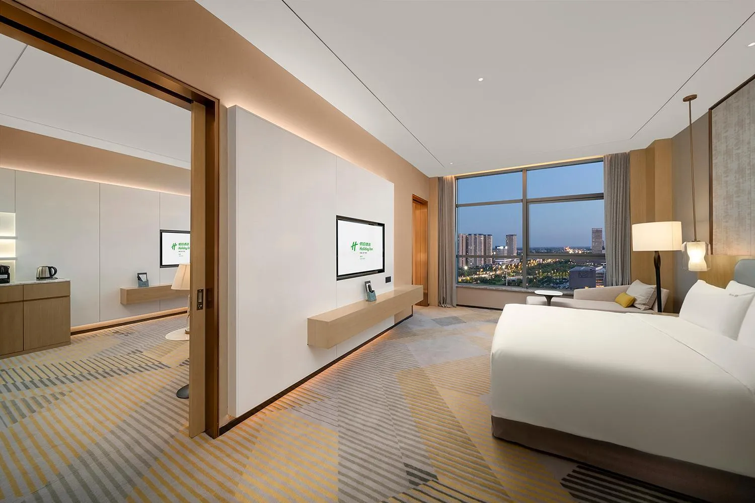 One-Bedroom Suite - Smoking in Holiday Inn Fuyang by IHG