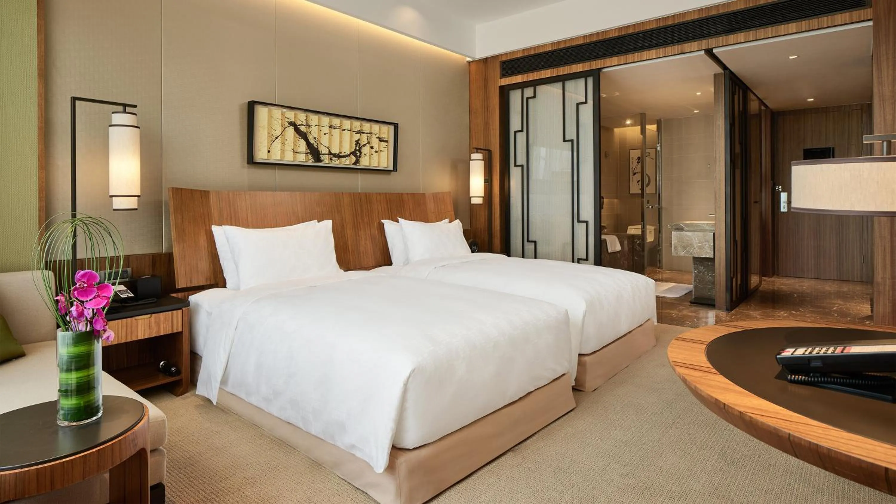 Premium Twin Room with Lounge Access in HUALUXE Ningbo Harbor City