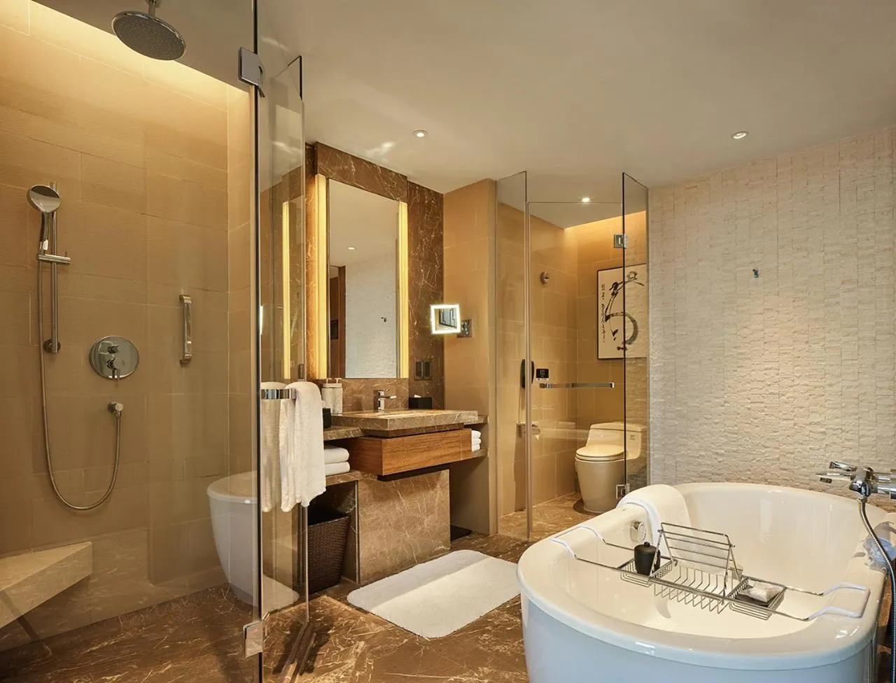 Standard Twin Room in HUALUXE Ningbo Harbor City