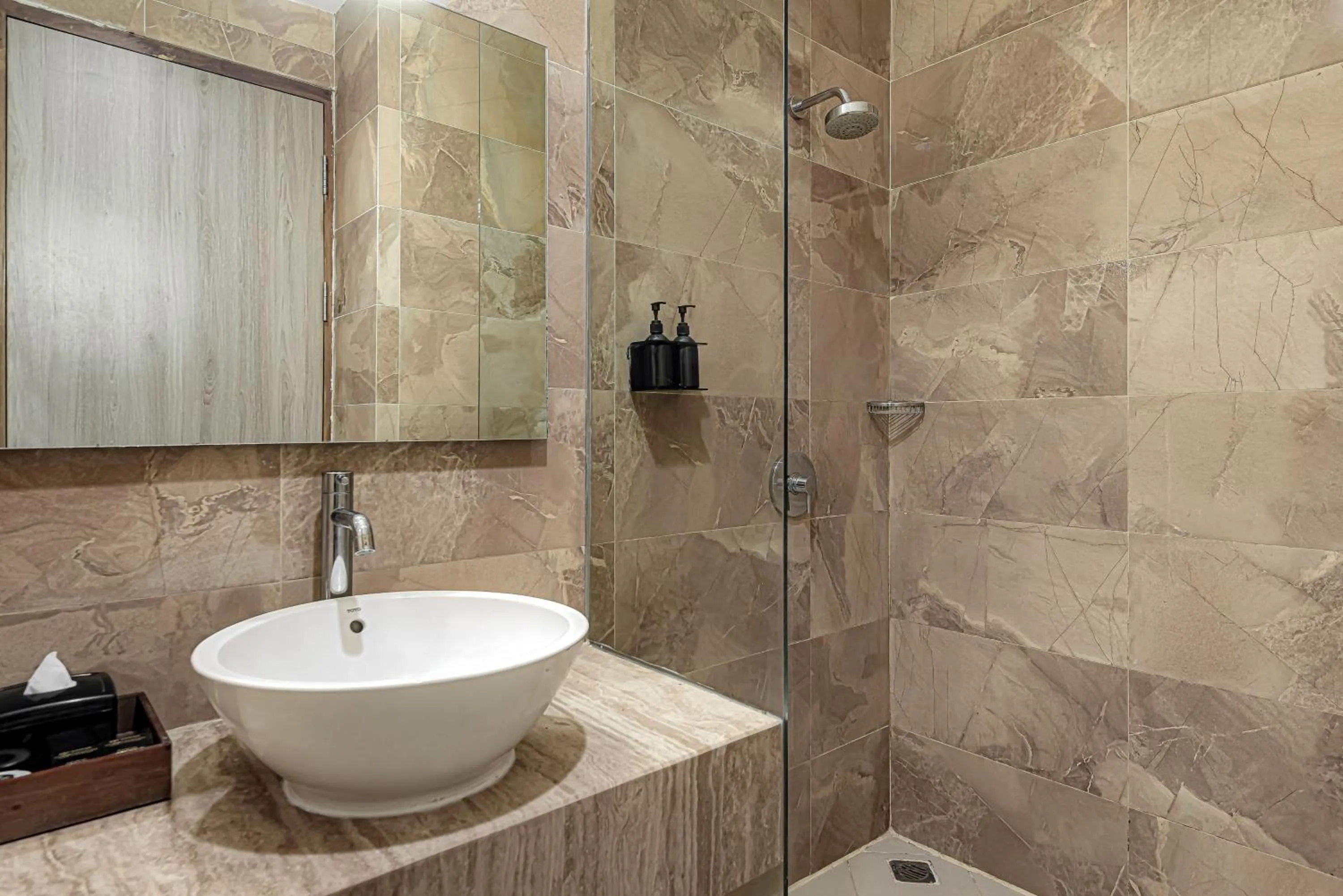 Superior Queen Room in Goldvitel Hotel Surabaya