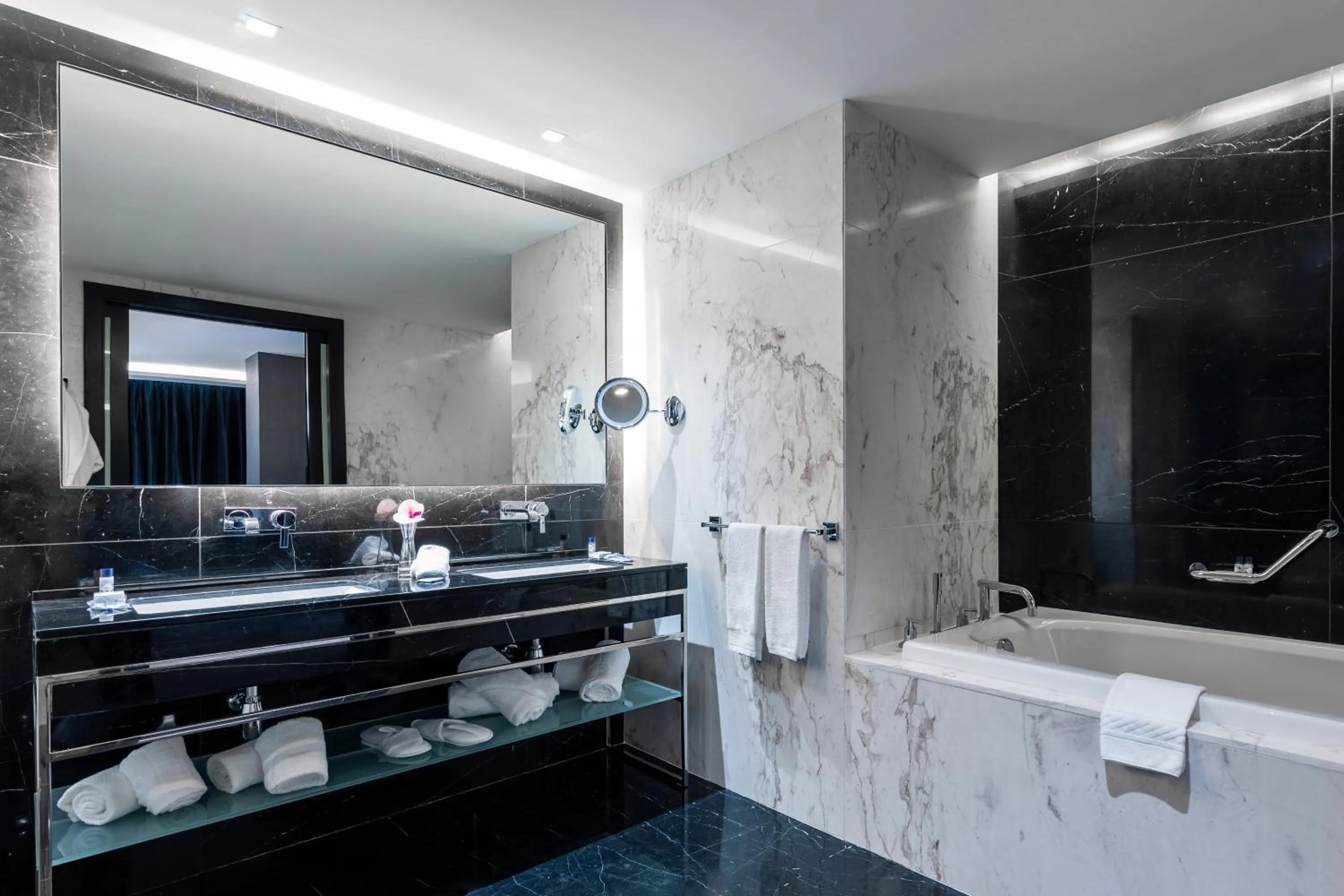 Junior King Suite with Dining in InterContinental Luanda Miramar by IHG