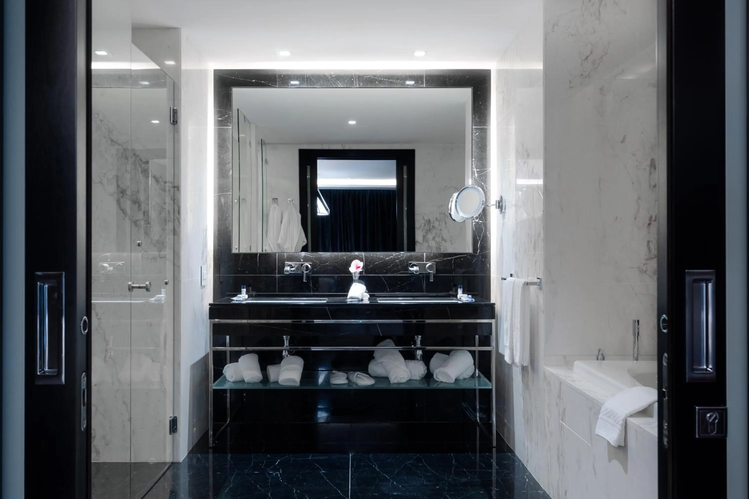 One-Bedroom King Suite in InterContinental Luanda Miramar by IHG