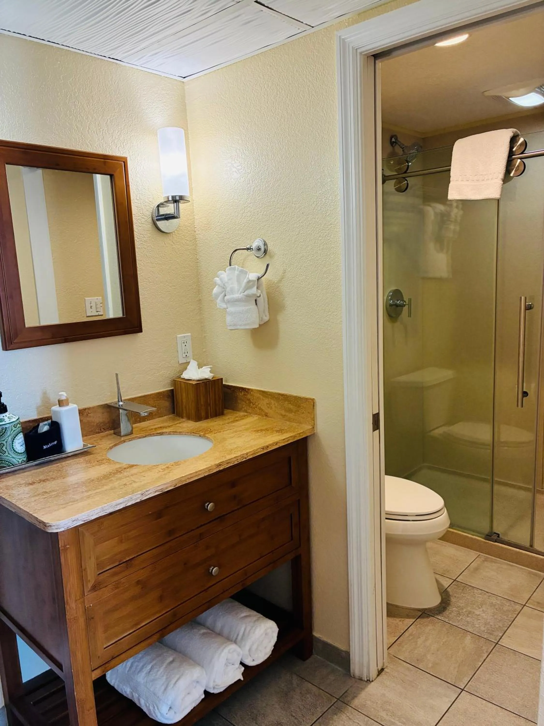 Queen Room with Two Queen Beds - Oceanfront in Glunz Ocean Beach Hotel and Resort