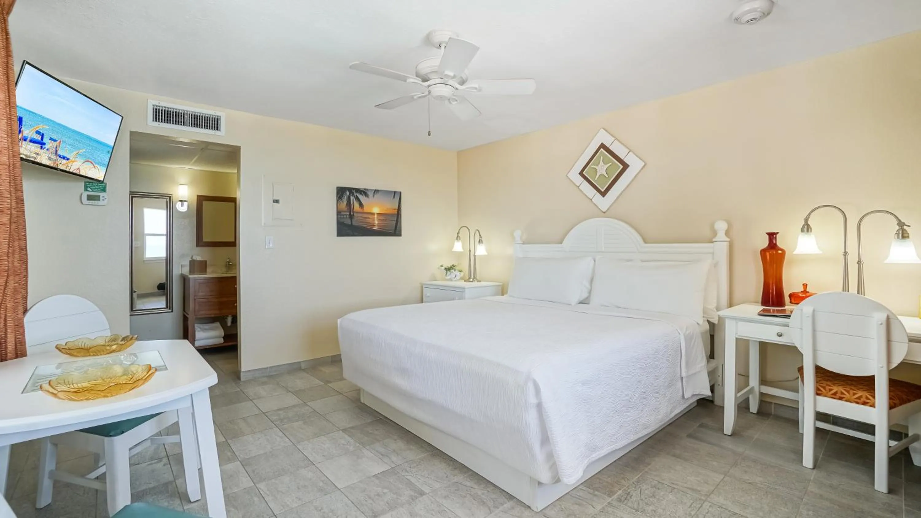 Deluxe King Room Island View in Glunz Ocean Beach Hotel and Resort