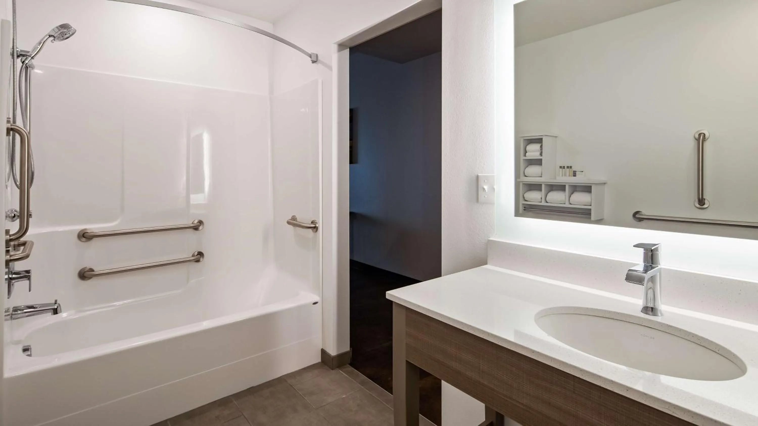 King Suite with Bath Tub, Queen Sofa Bed, Kitchenette and View - Disability/Non-Smoking in The Forge Hotel BW Signature Collection