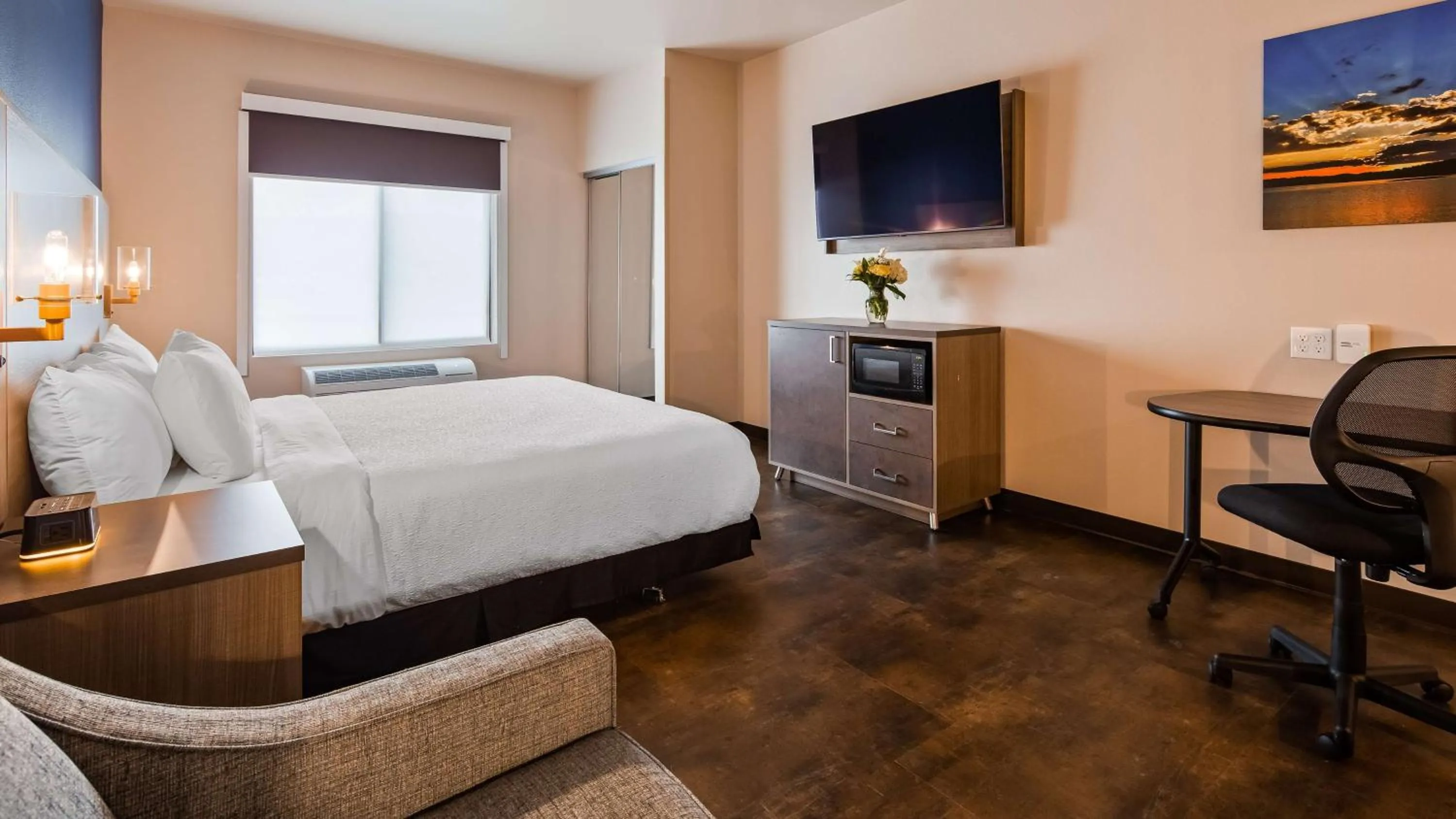 King Room with Sofa Bed in The Forge Hotel BW Signature Collection