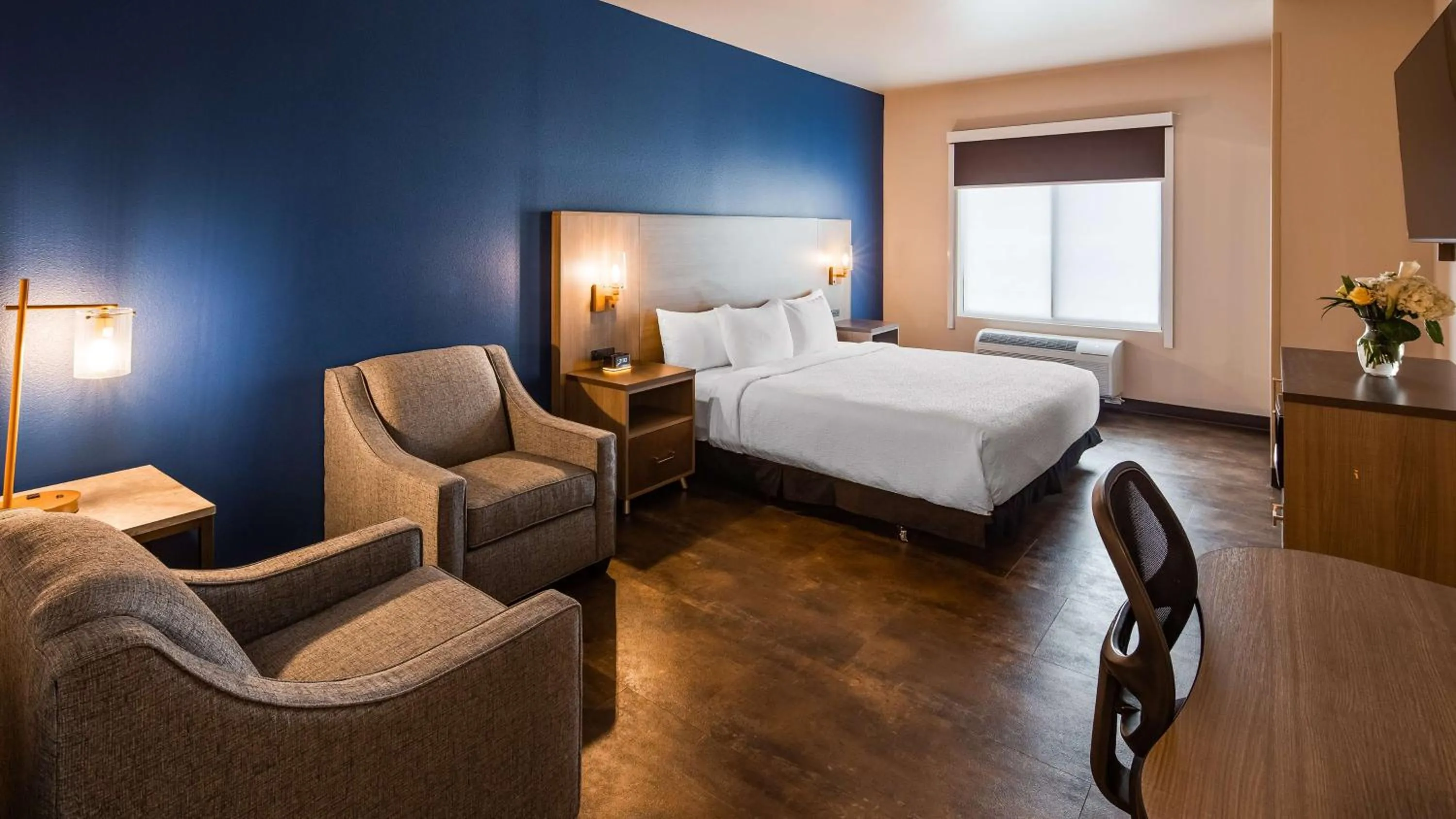 King Room - Disability Access in The Forge Hotel BW Signature Collection