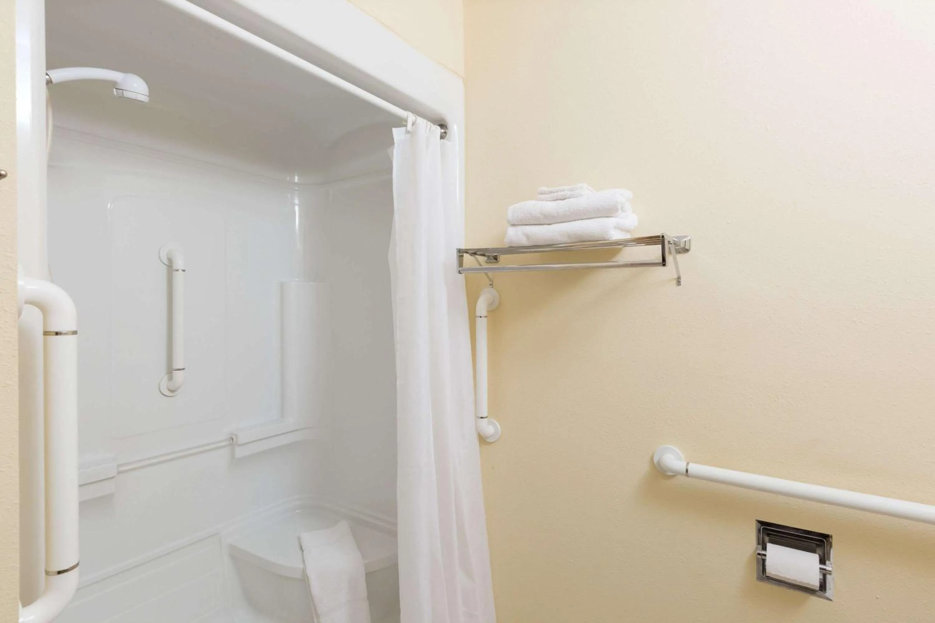 Queen Room - Mobility Access/Smoking in Days Inn by Wyndham Atlantic