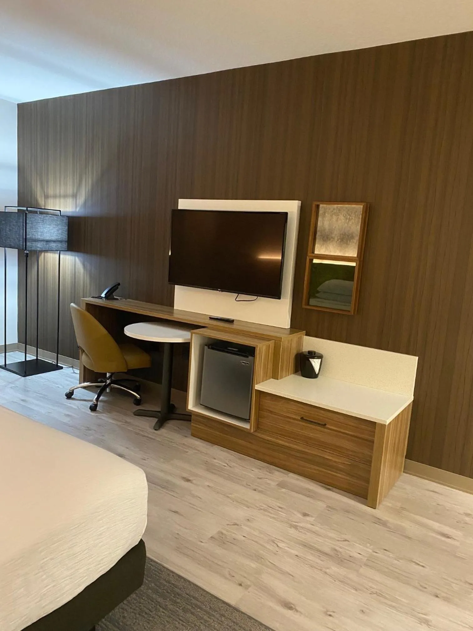 Deluxe King Room - Non-Smoking in Wyndham Garden Orlando Airport - Free Airport Shuttle