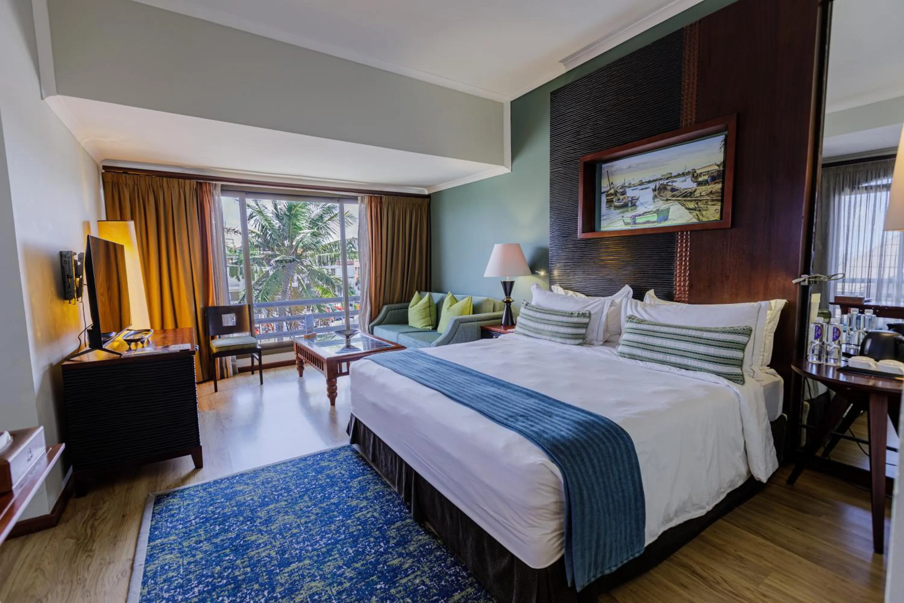 Deluxe Twin Room with City View in Sea Cliff Hotel