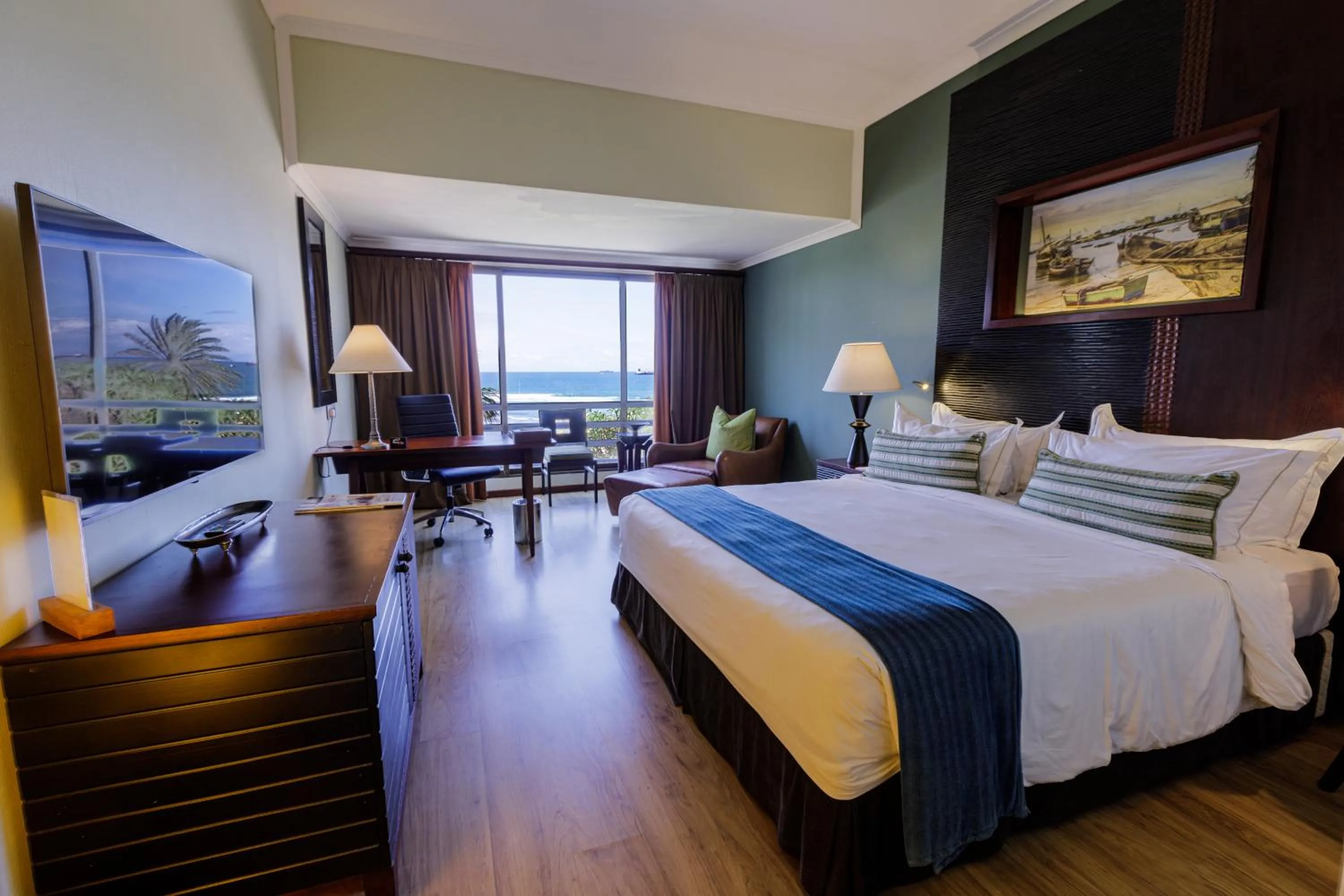 Deluxe Sea View Room in Sea Cliff Hotel