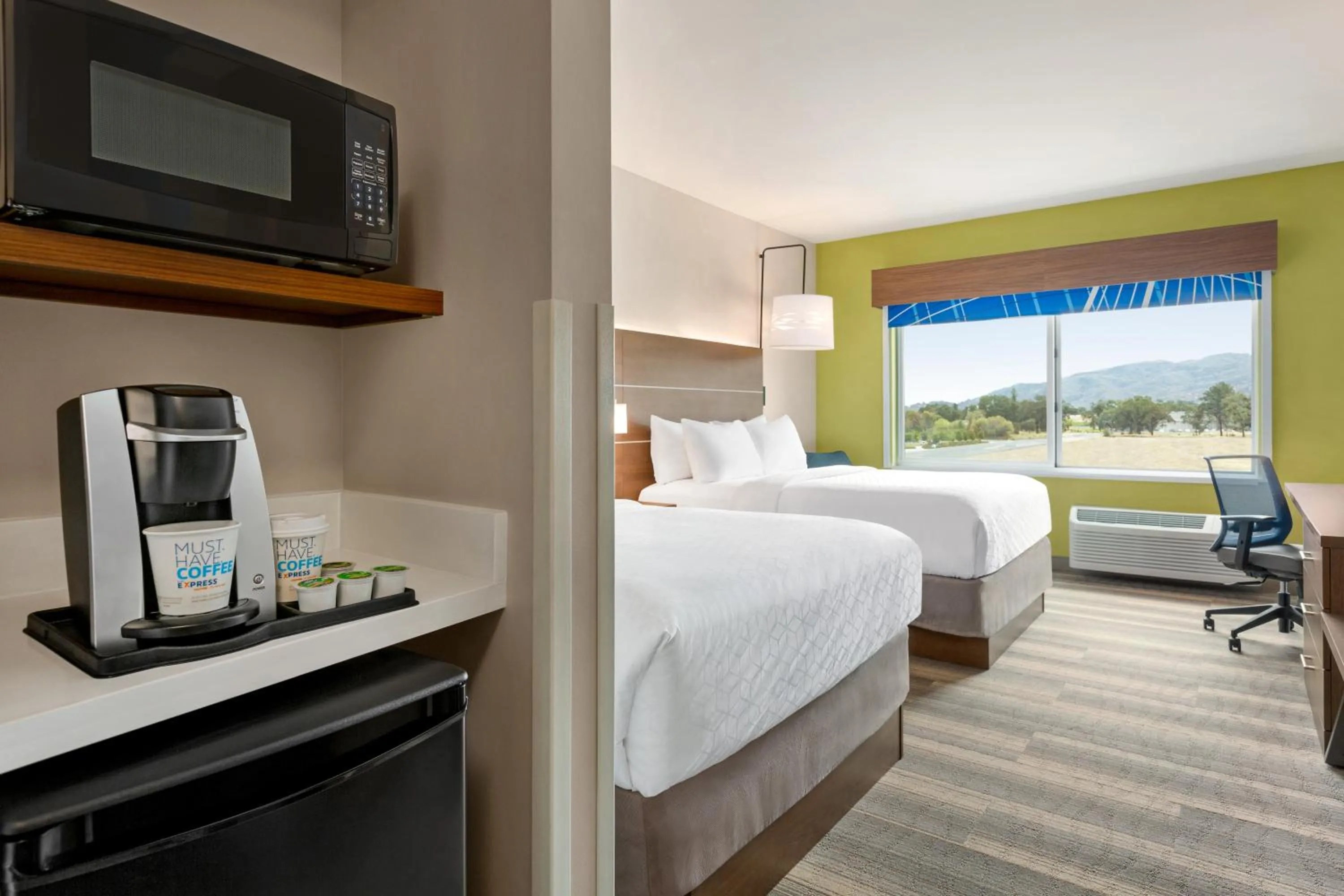 Standard Queen Room with Two Queen Beds in Holiday Inn Express & Suites - Ukiah by IHG