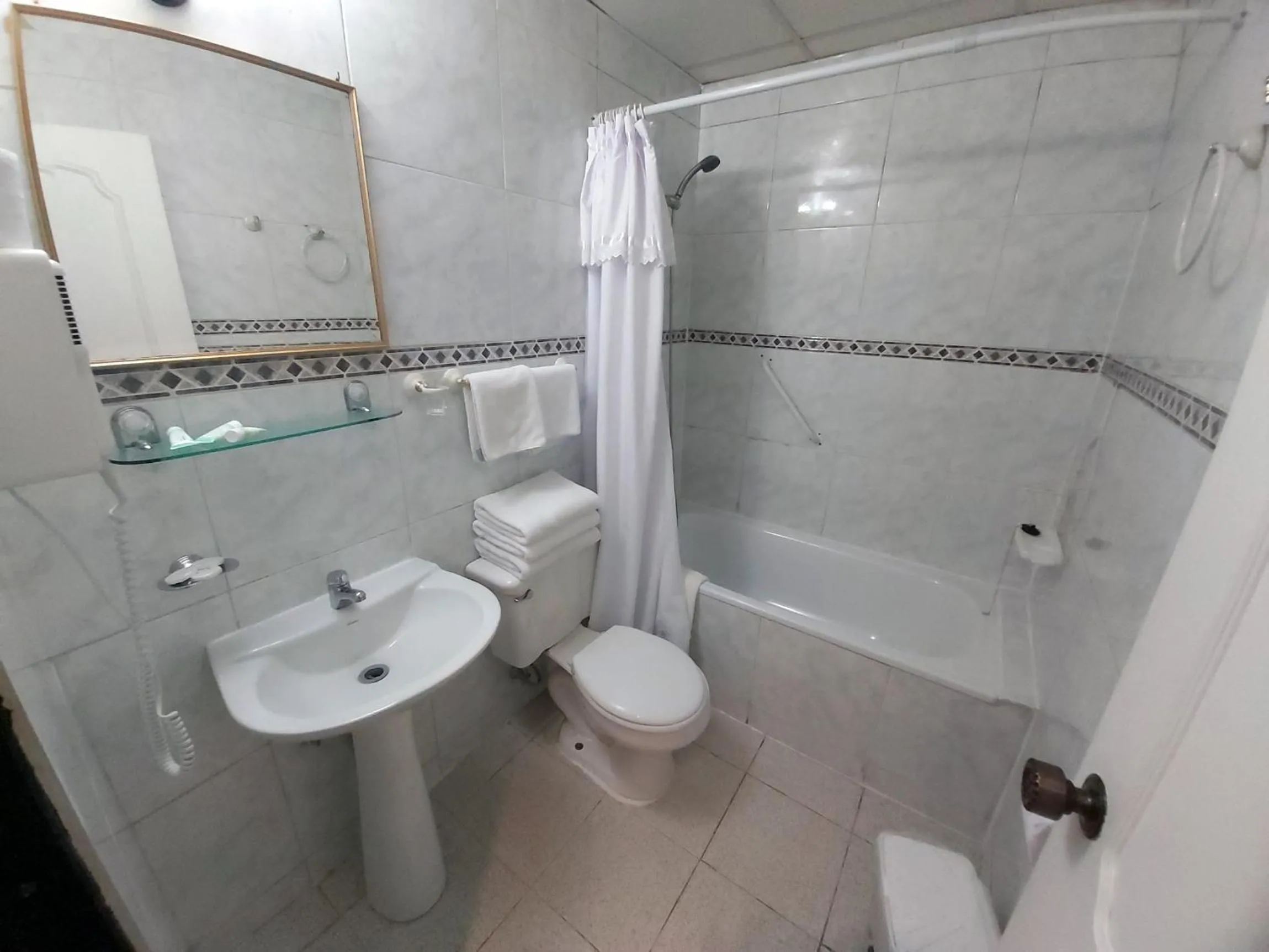 Budget Twin Room in Hotel Esmeralda