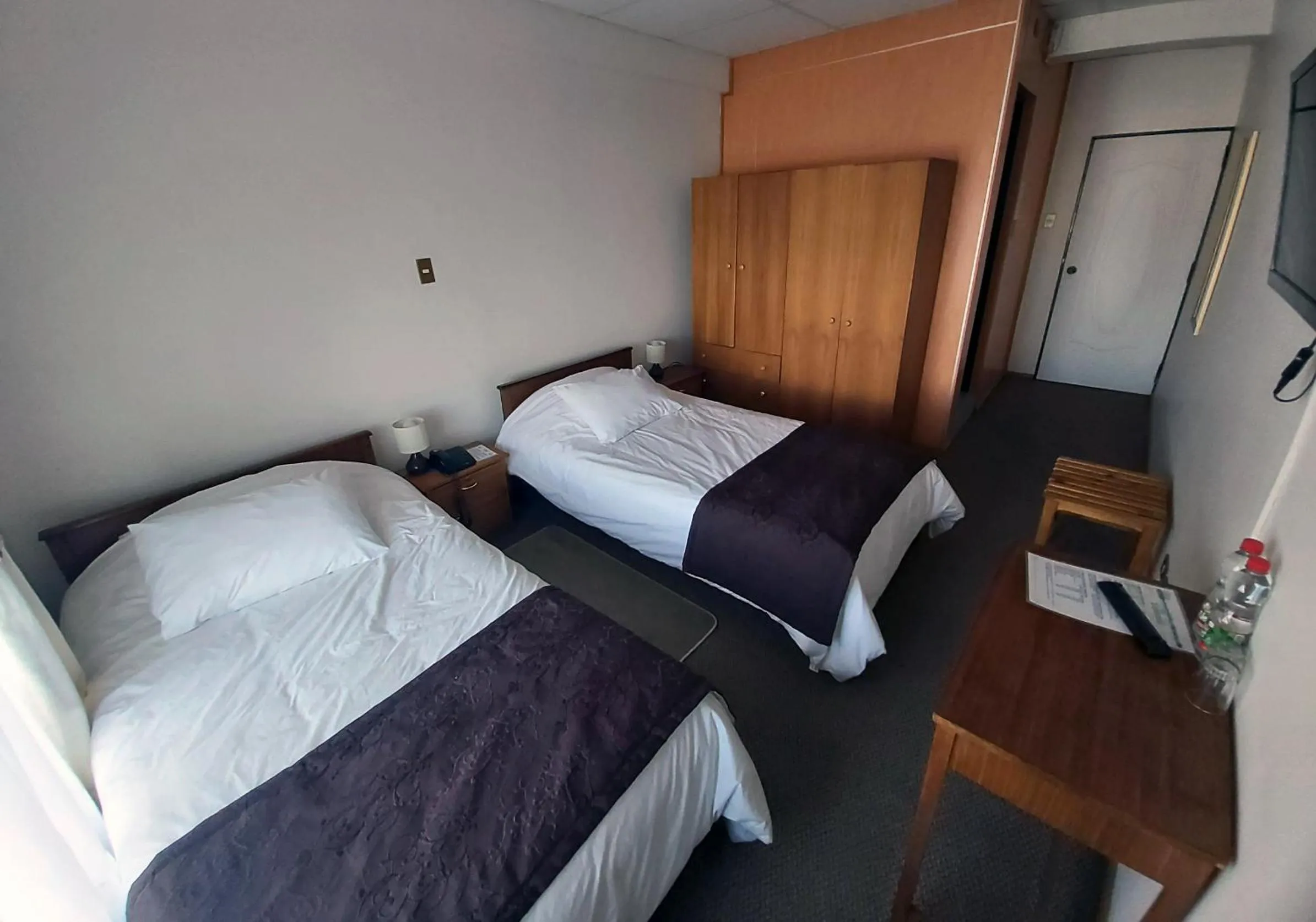 Budget Twin Room in Hotel Esmeralda