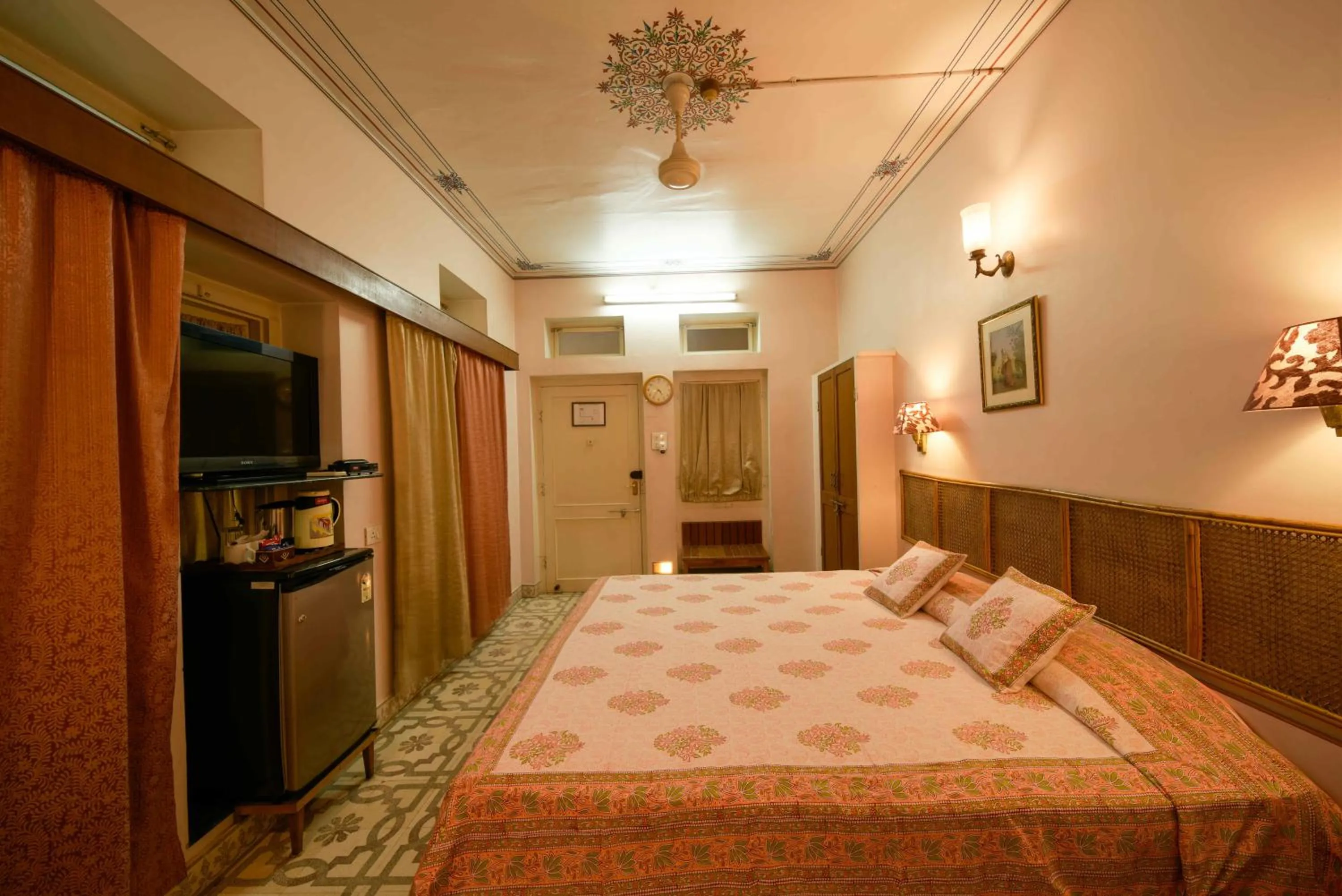 Superior Twin or Double Room - single occupancy in Hotel Arya Niwas