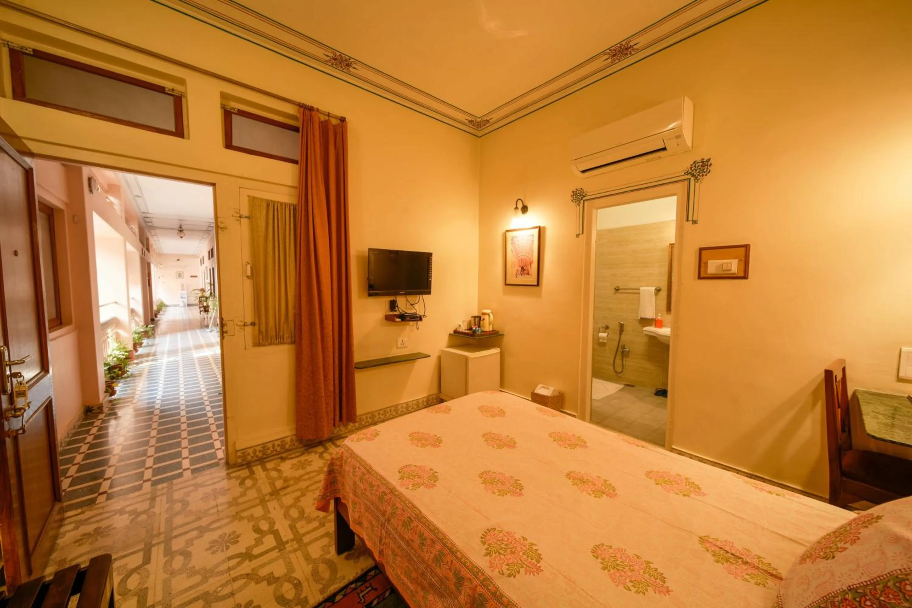 Standard Single Room - single occupancy in Hotel Arya Niwas