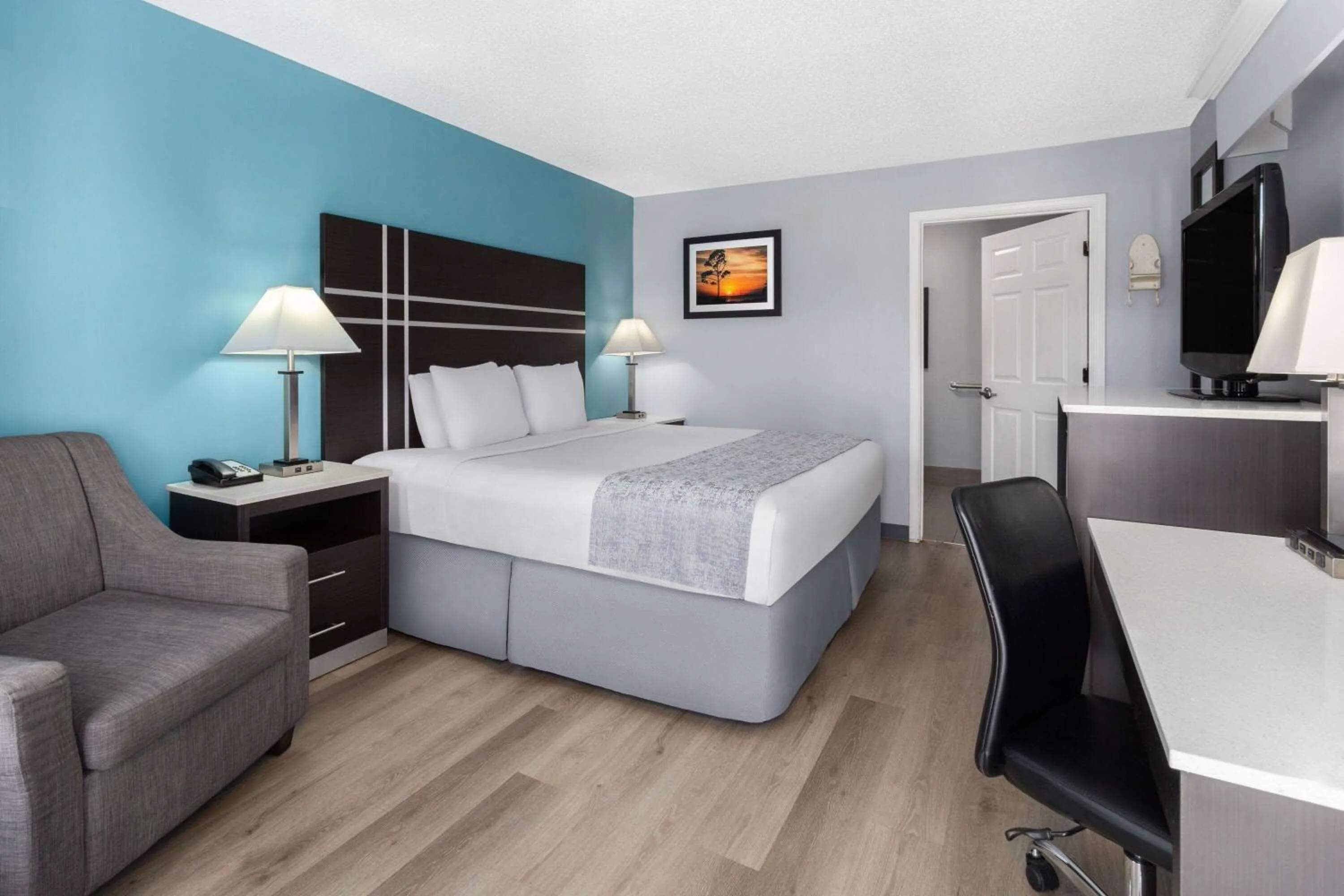 King Room - Disability Access - Non-Smoking in Baymont by Wyndham Brunswick GA