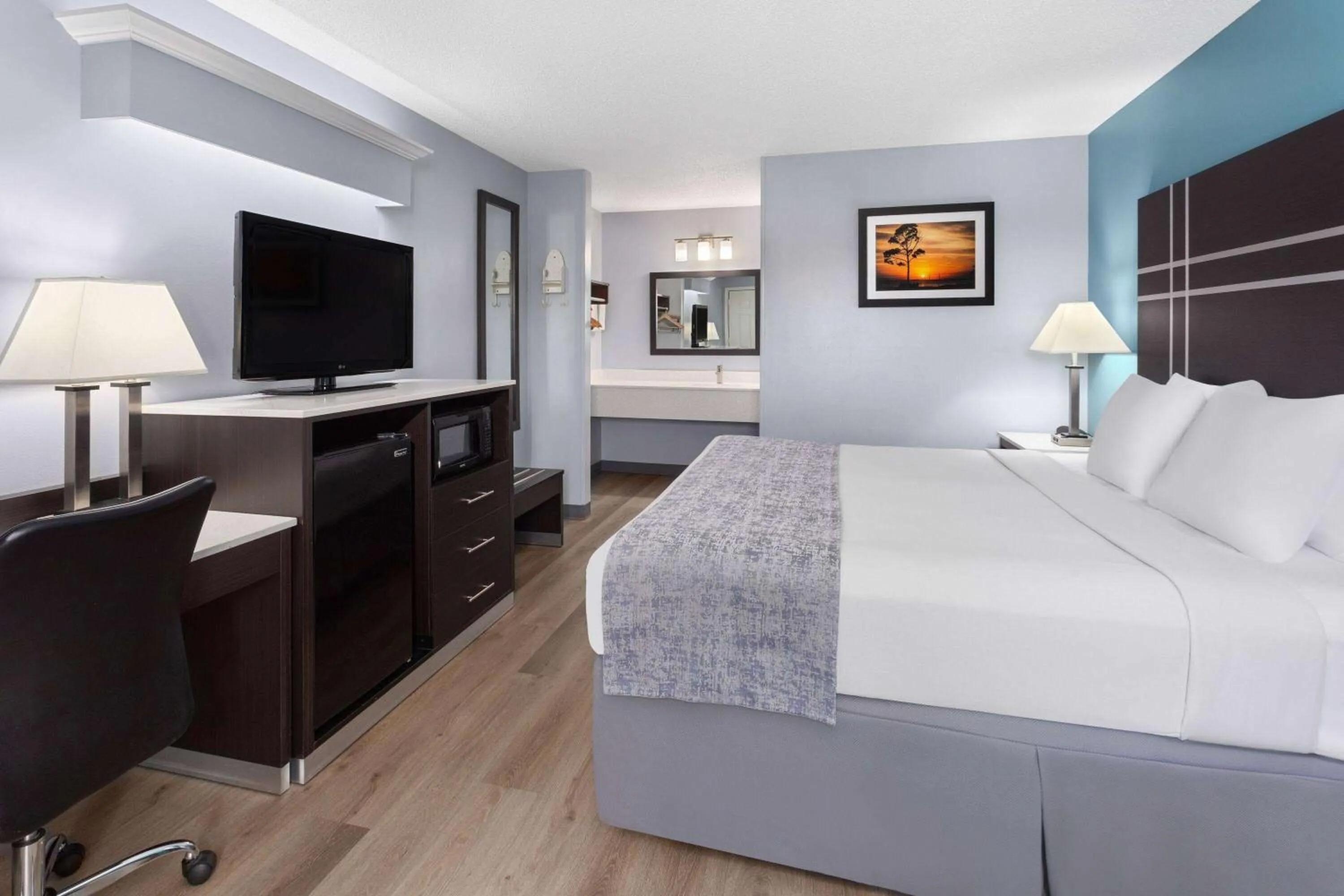 King Room - Non-Smoking in Baymont by Wyndham Brunswick GA