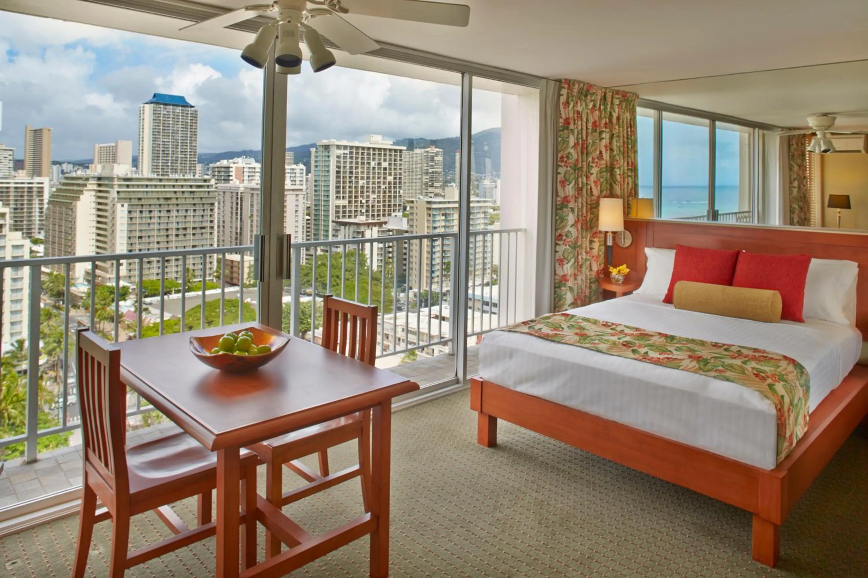 Partial Ocean View Studio Suite with One Queen Bed in Pacific Monarch Hotel