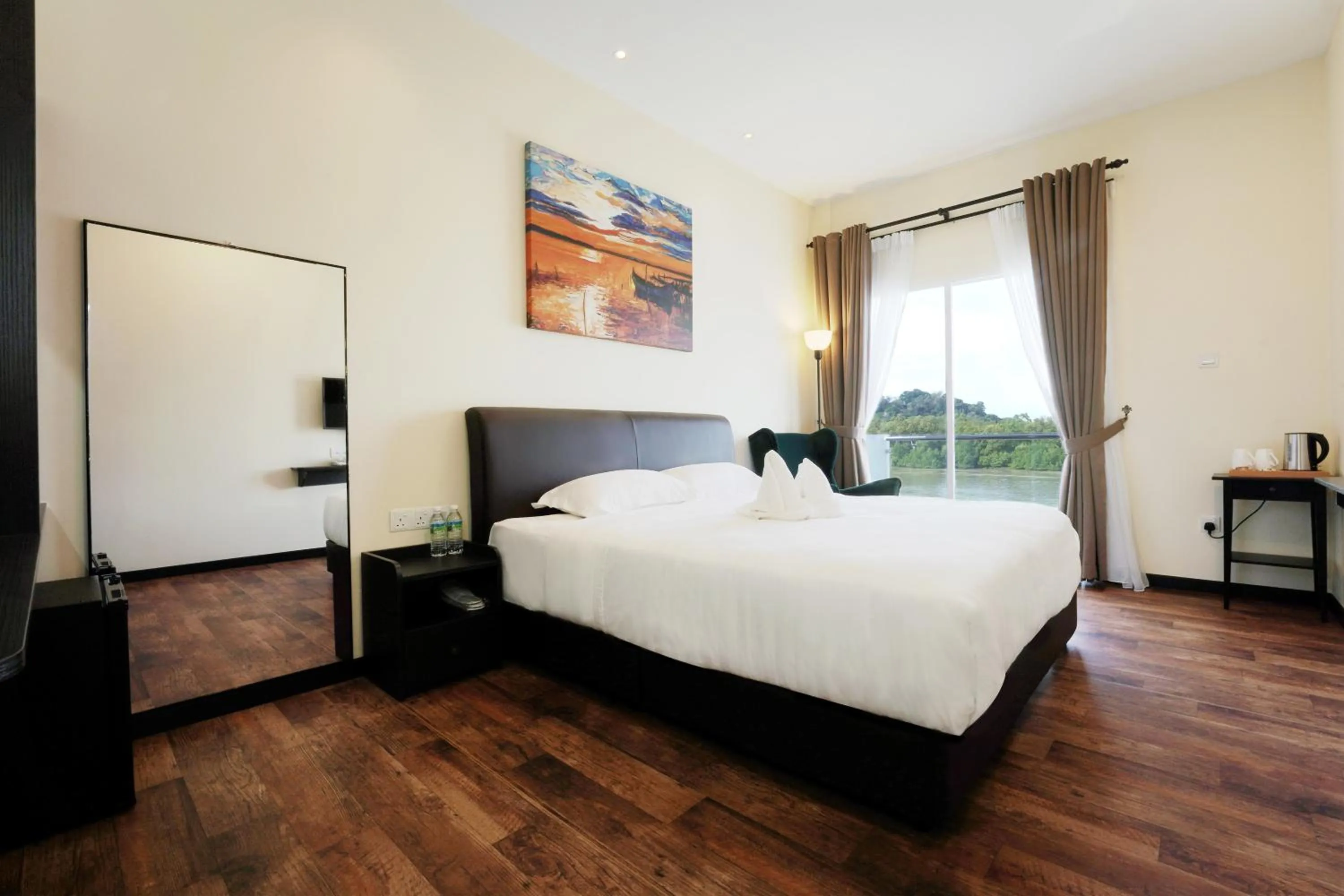 Deluxe King Room in Hotel Le-Shore