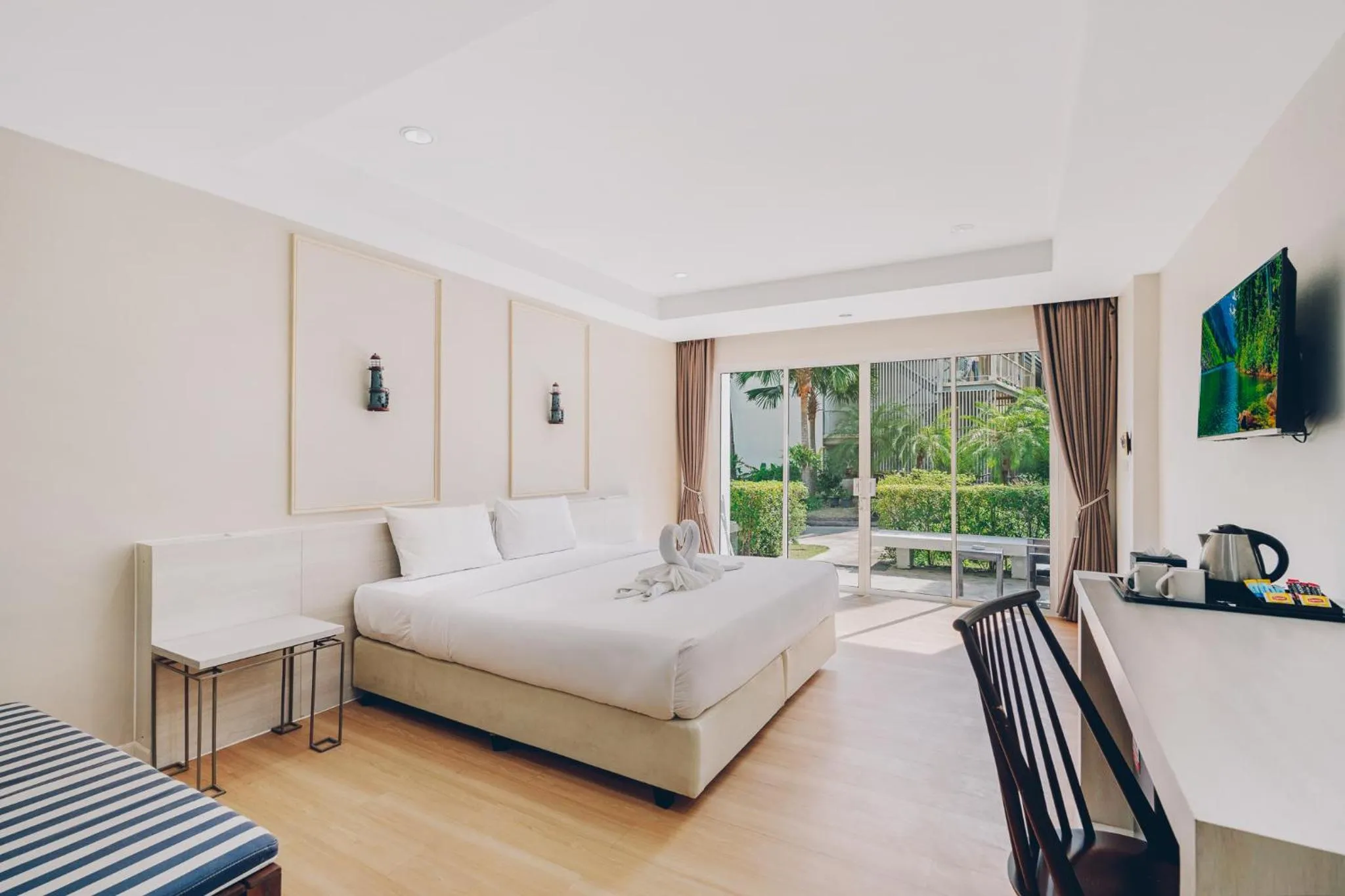 Grand Deluxe Double Room in Combo Beach Hotel Samui