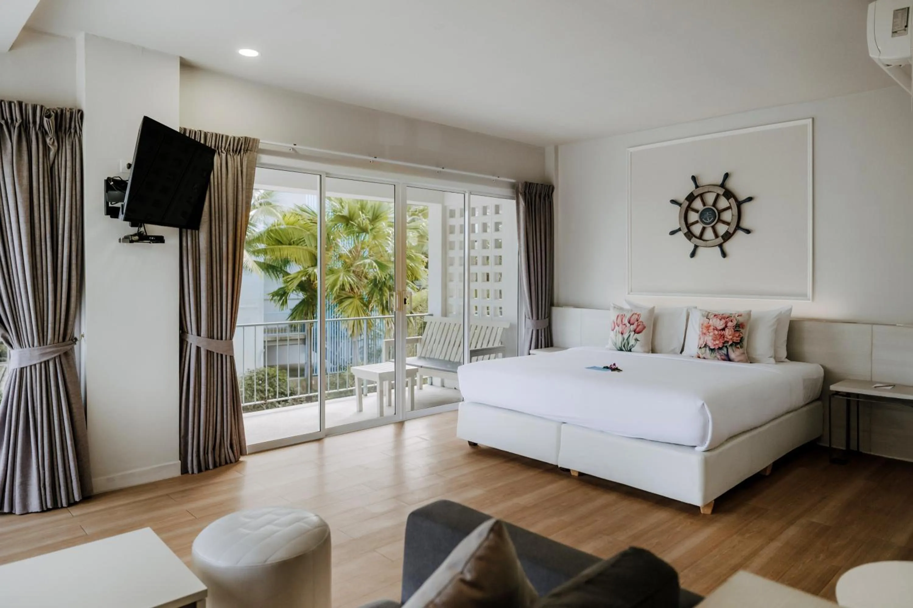 Junior Double Suite with Balcony  in Combo Beach Hotel Samui