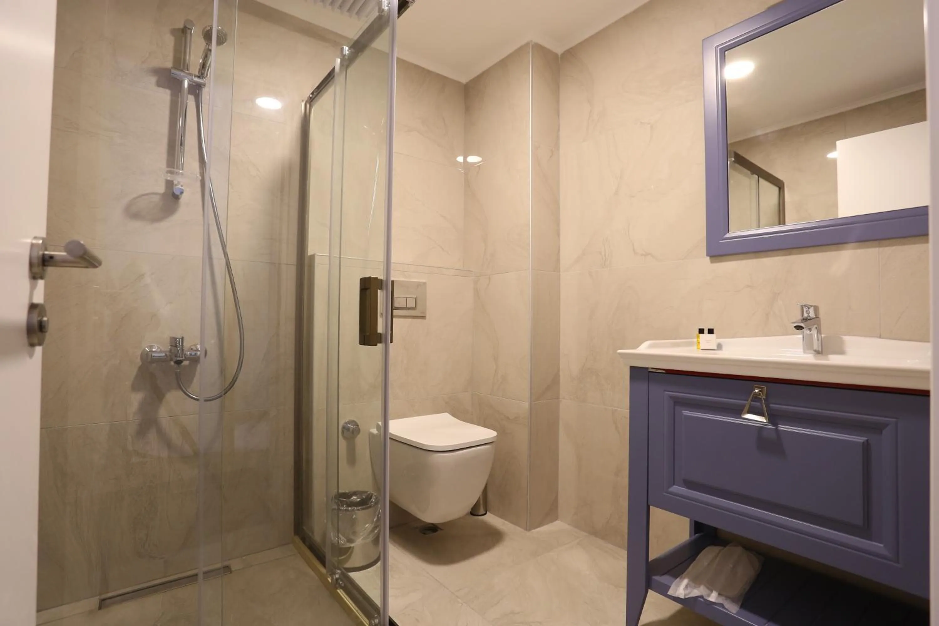 Triple Room - single occupancy in AtaÇesme Otel