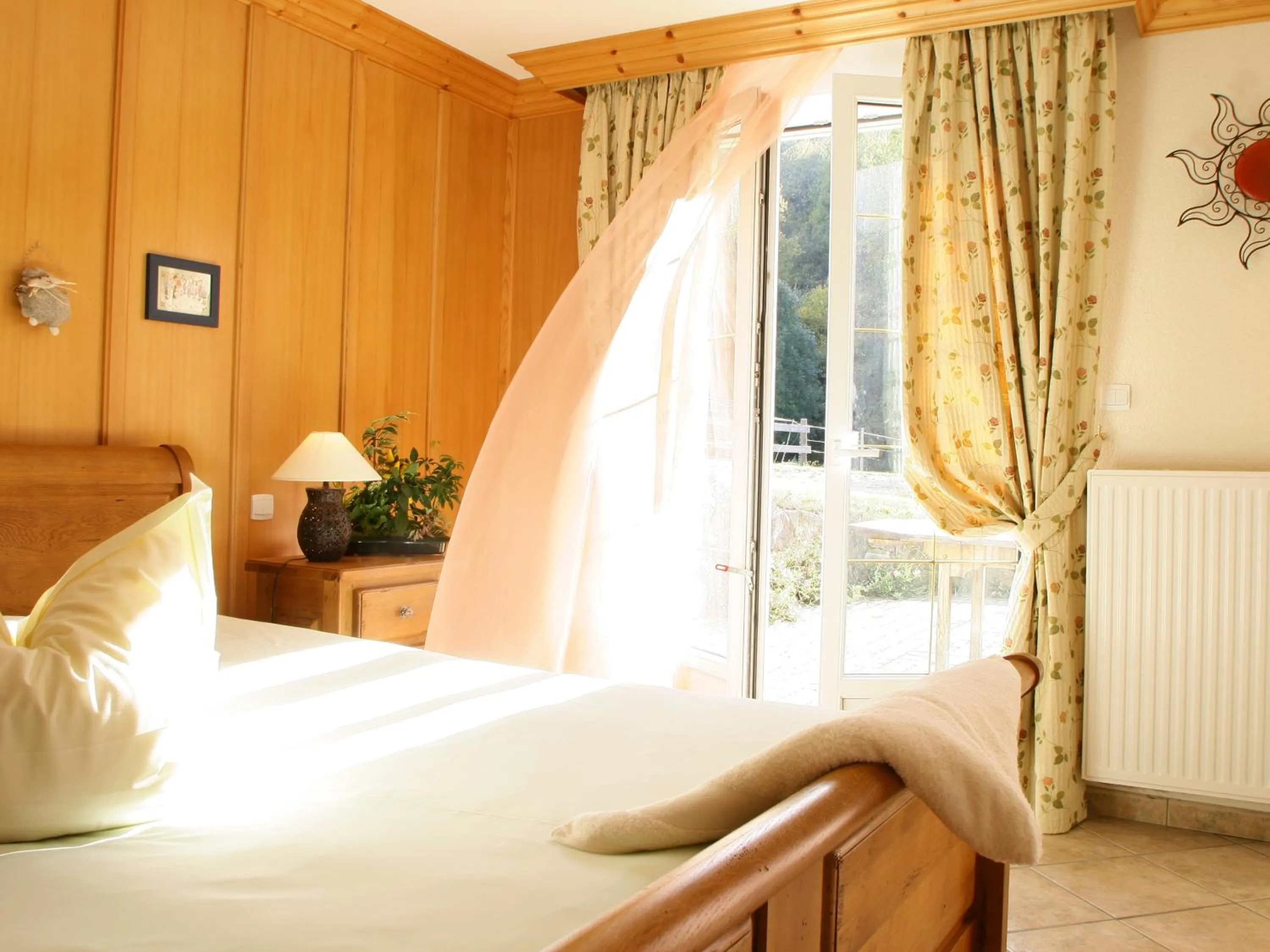 Family Room with Garden View in Maison d'hôtes La Cerisaie
