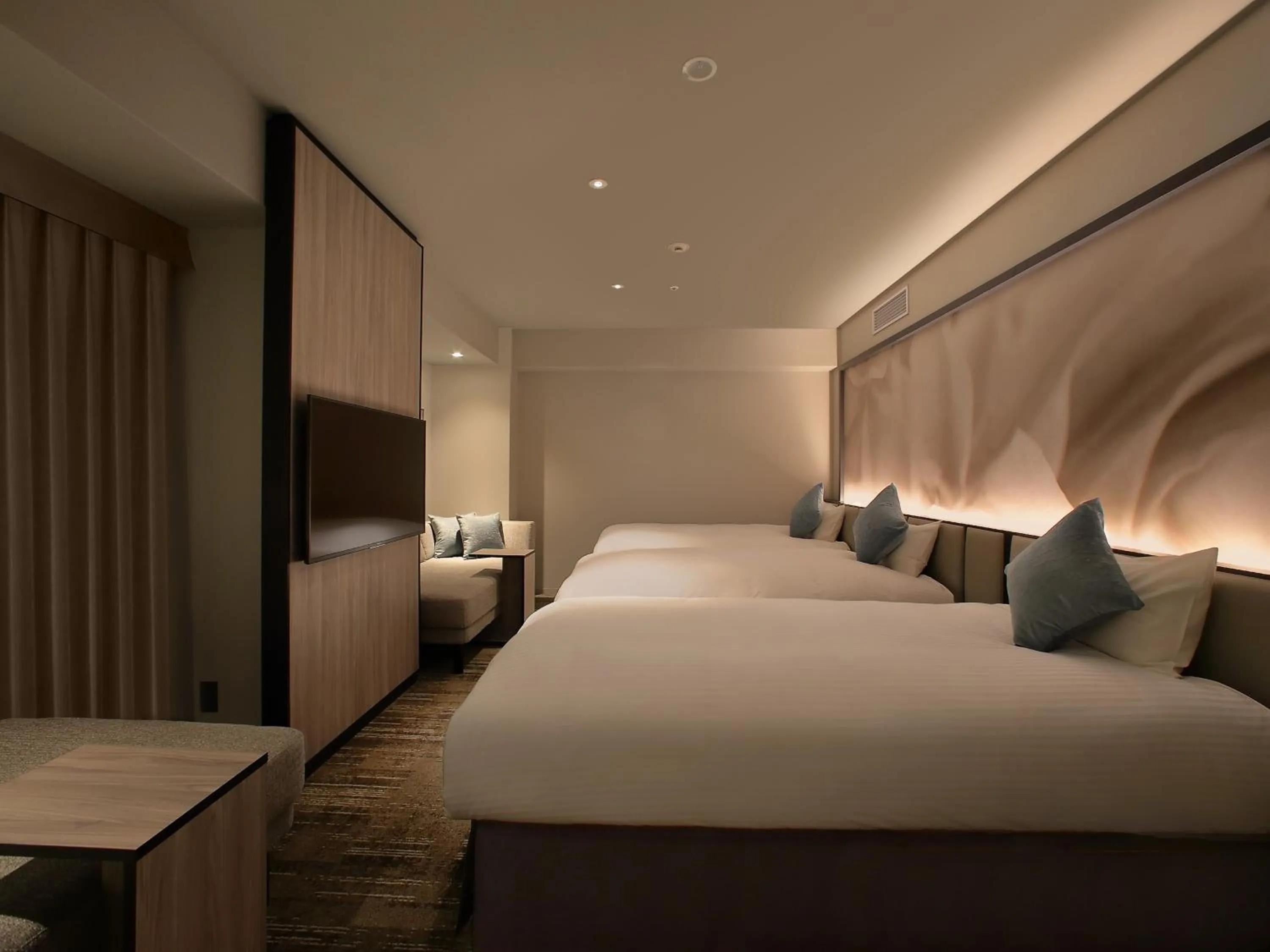 Deluxe Triple Room in ORIENTAL HOTEL UNIVERSAL CITY