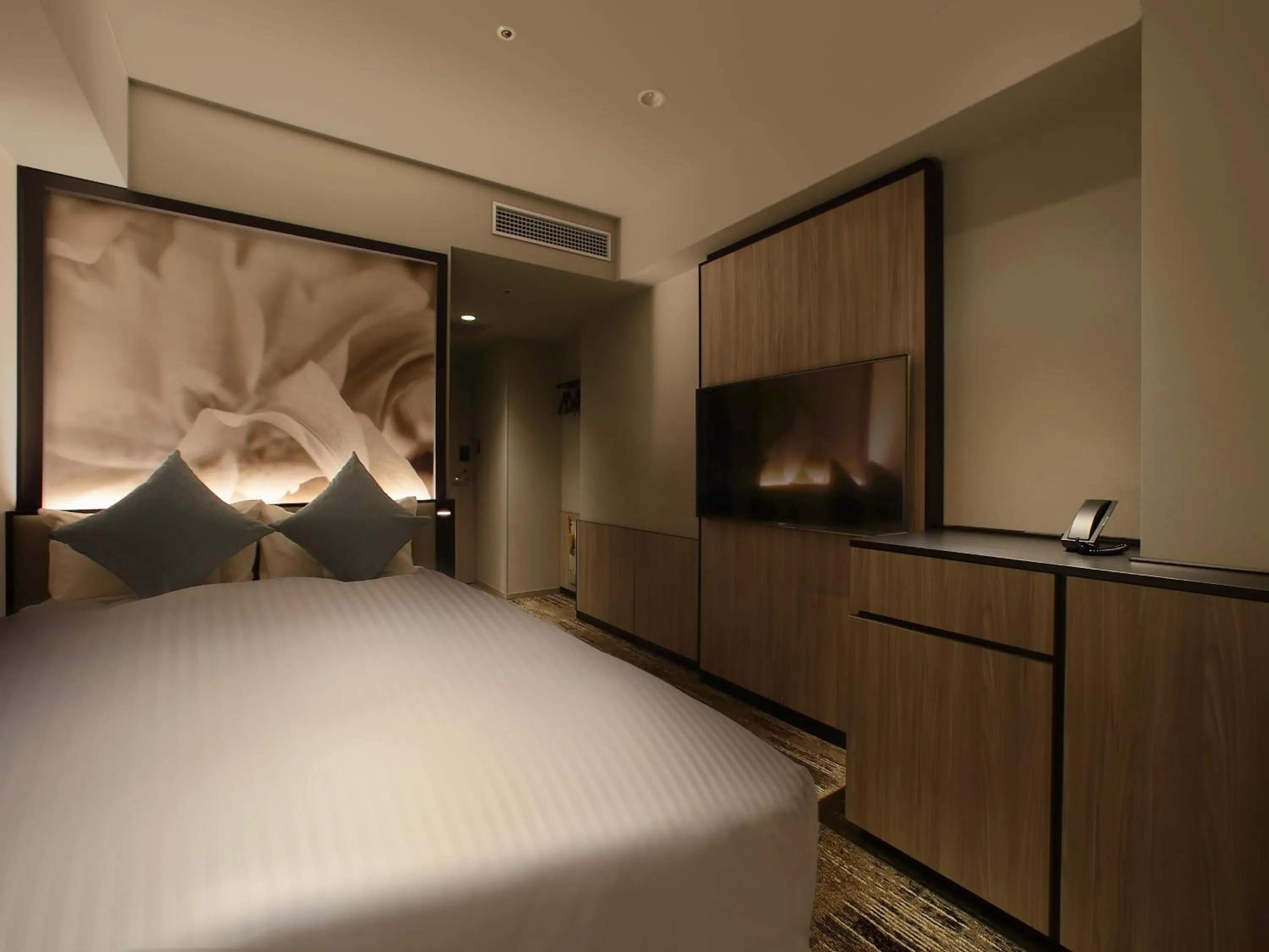 Moderate Double Room in ORIENTAL HOTEL UNIVERSAL CITY