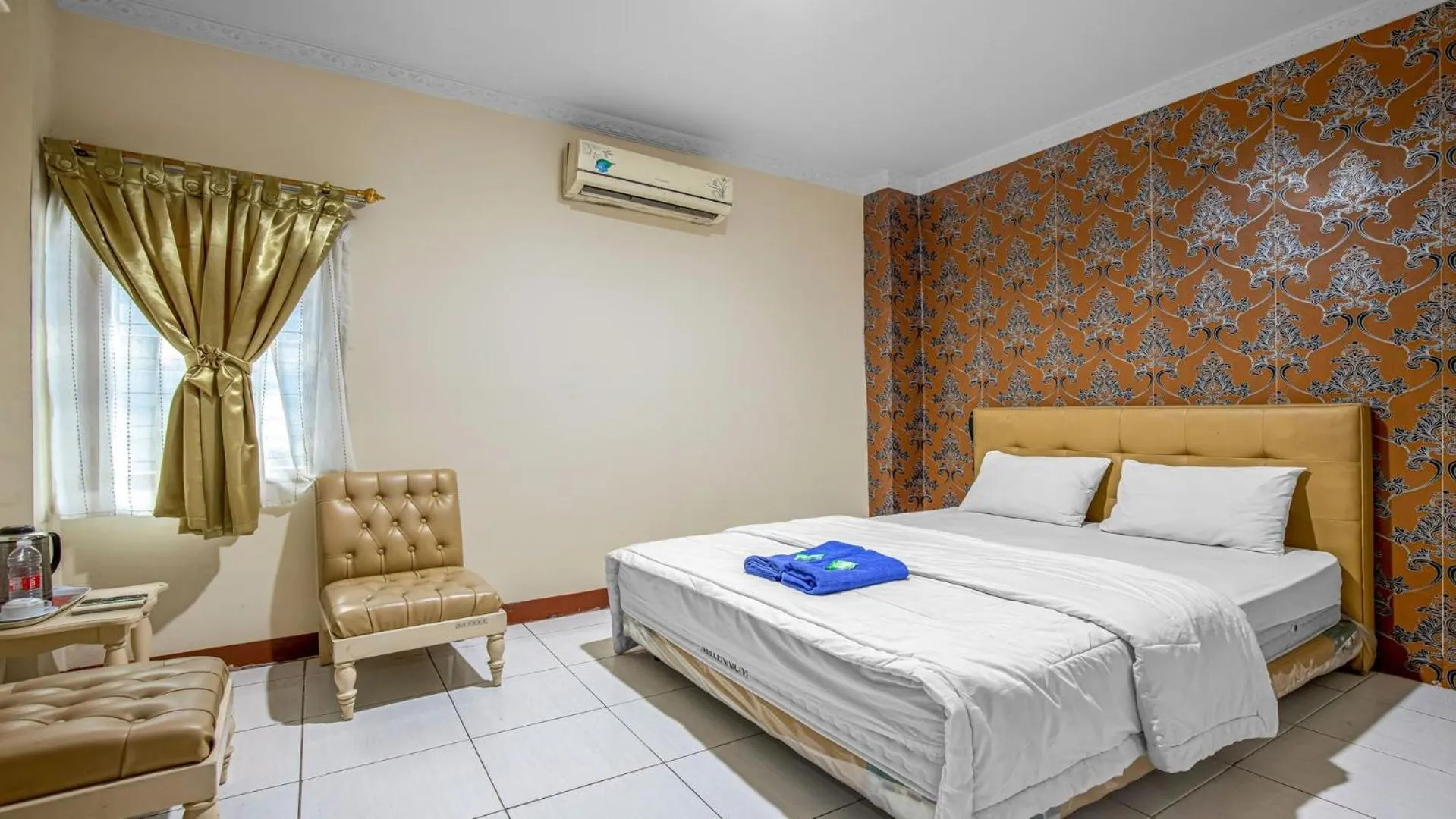 Standard Double Room in Hotel Cempaka Sari