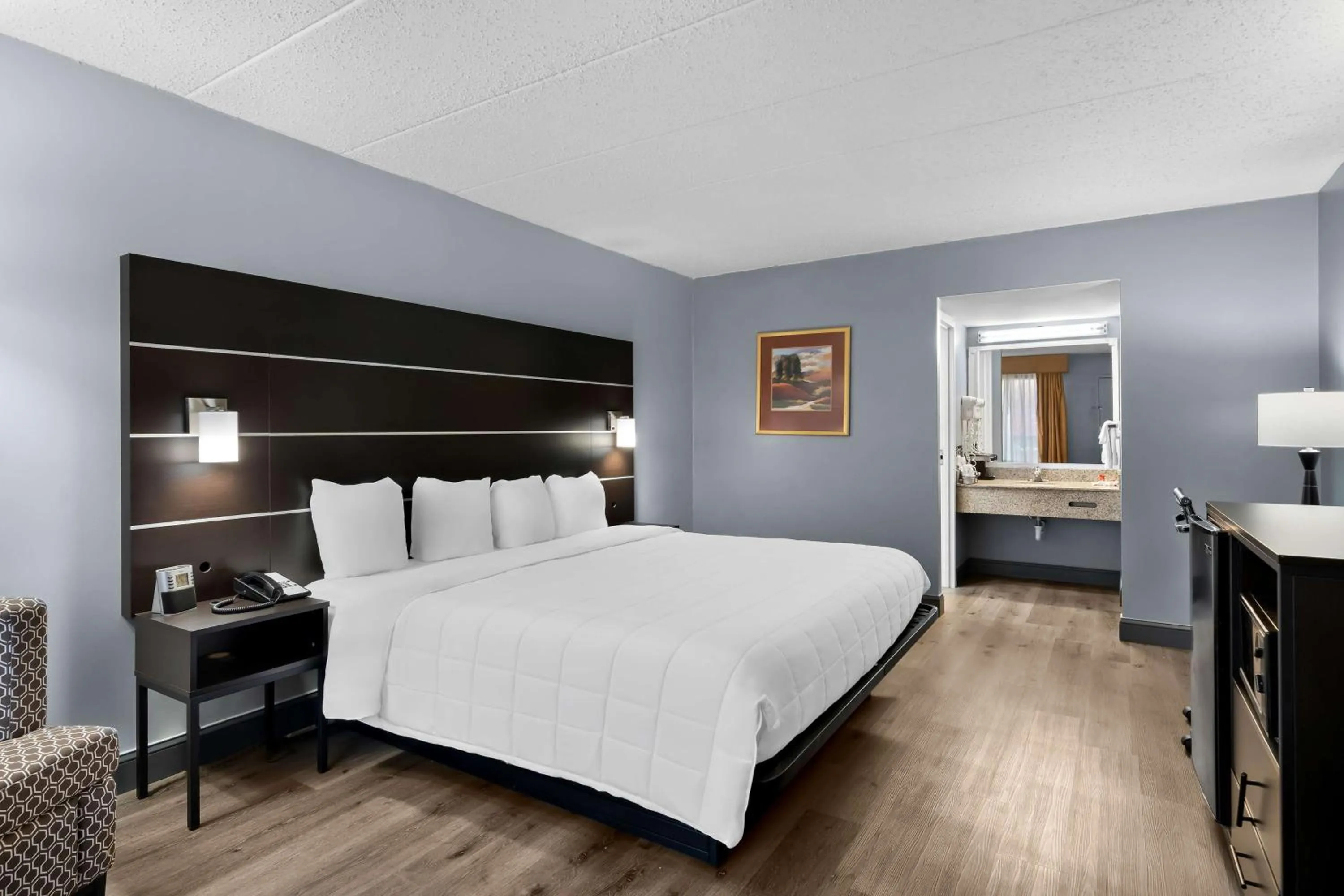 Executive King Room - Non-Smoking in Brandywine Valley Inn SureStay Plus by Best Western
