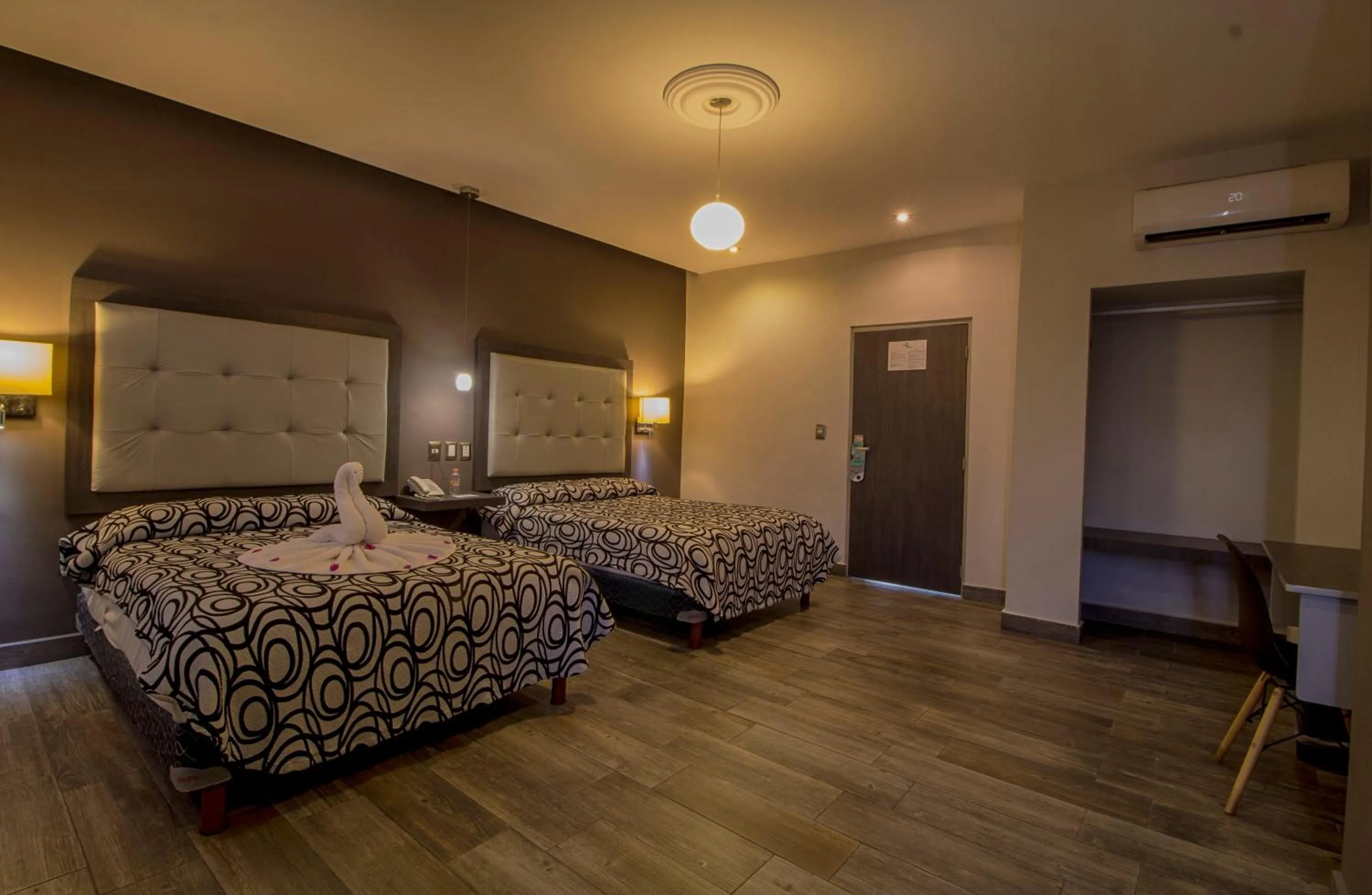 Standard Double Room with Two Double Beds in Hotel Flamingo Merida