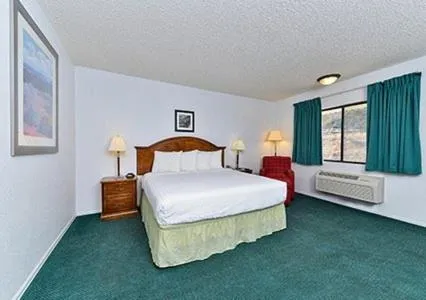 King Room - Non-Smoking in Budget Host