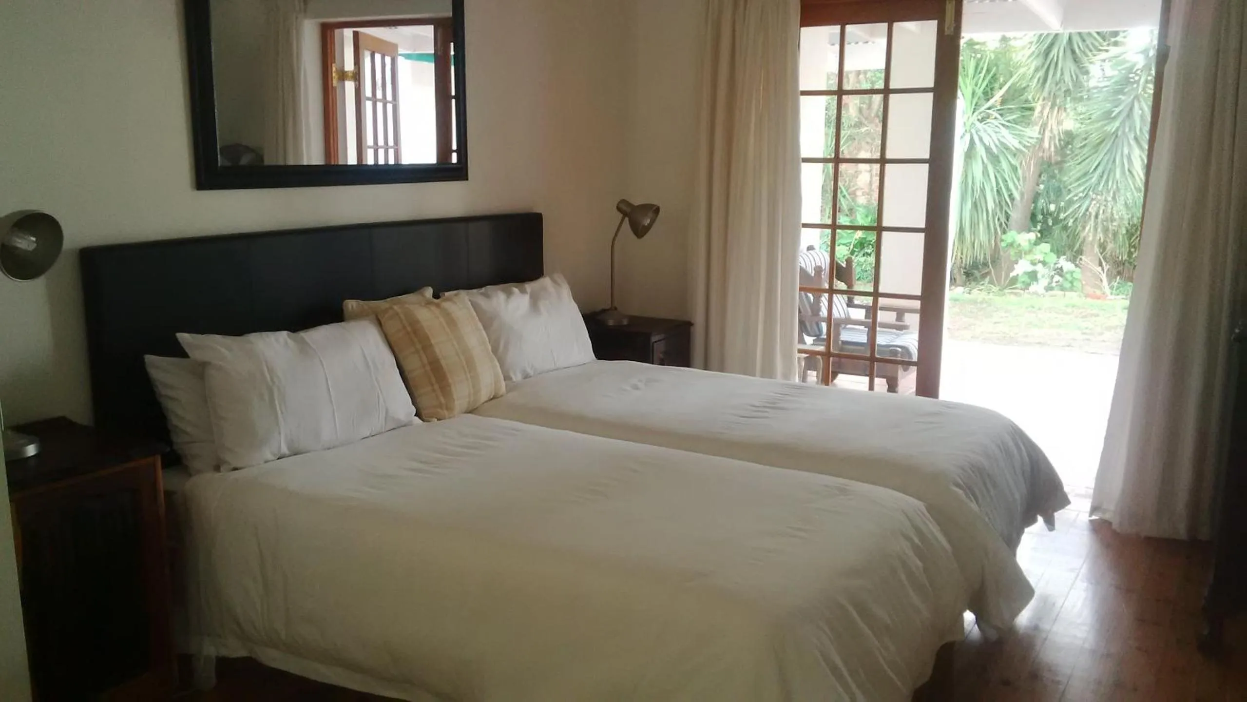 Twin Room in Camdeboo Cottages