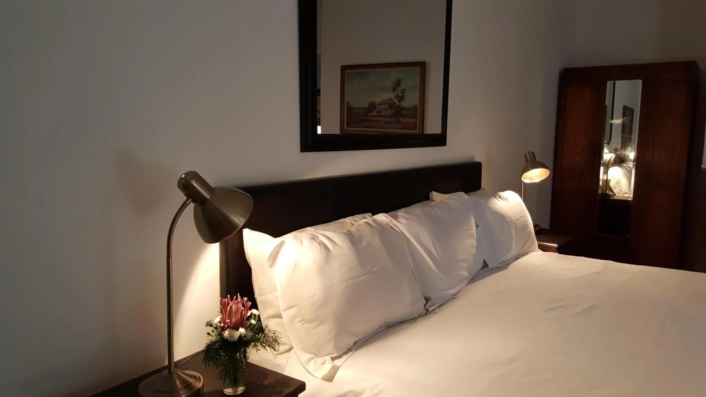 Luxury King Room in Camdeboo Cottages