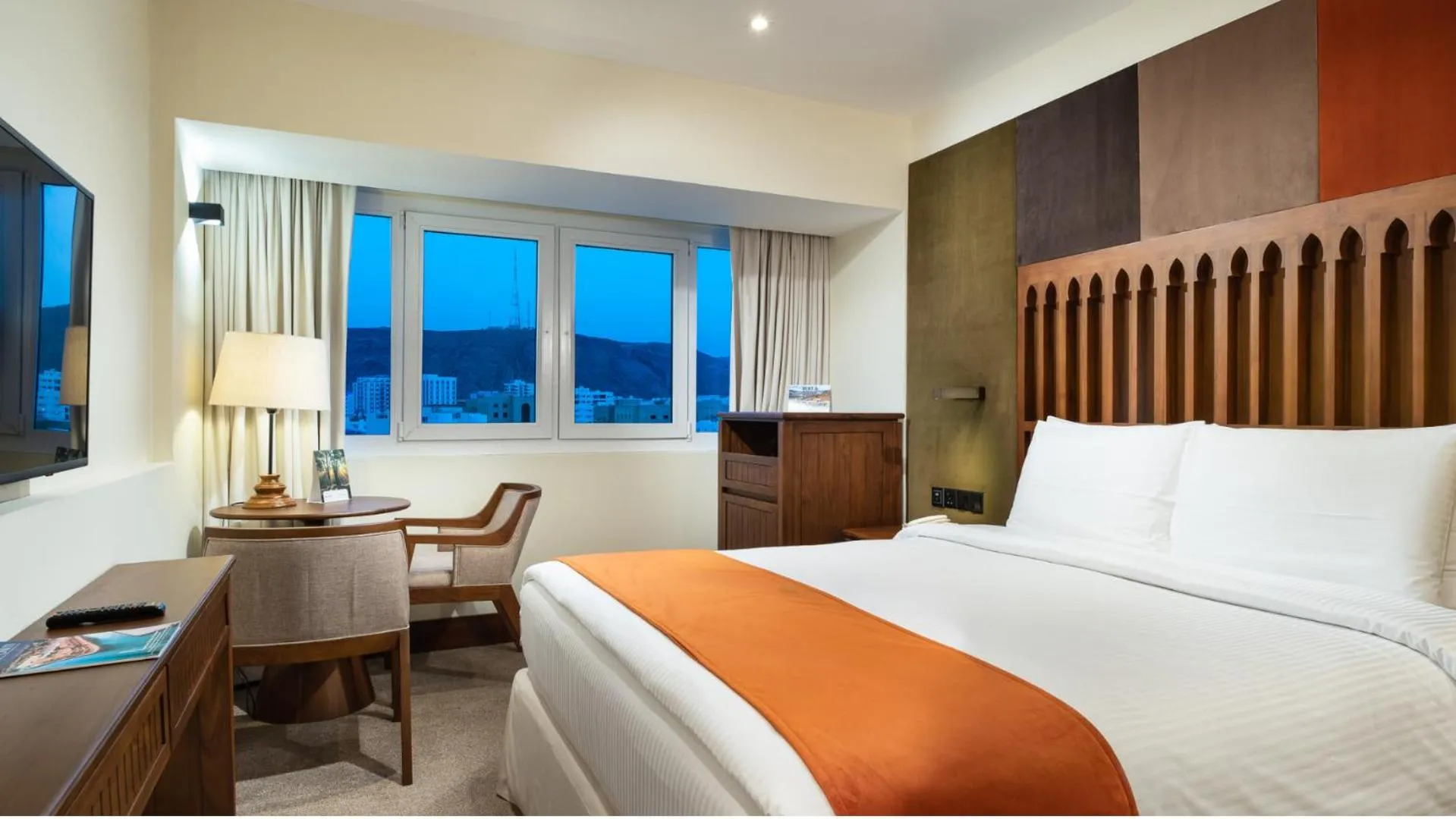 Superior room with 15% off on food & laundry in Al Falaj Hotel