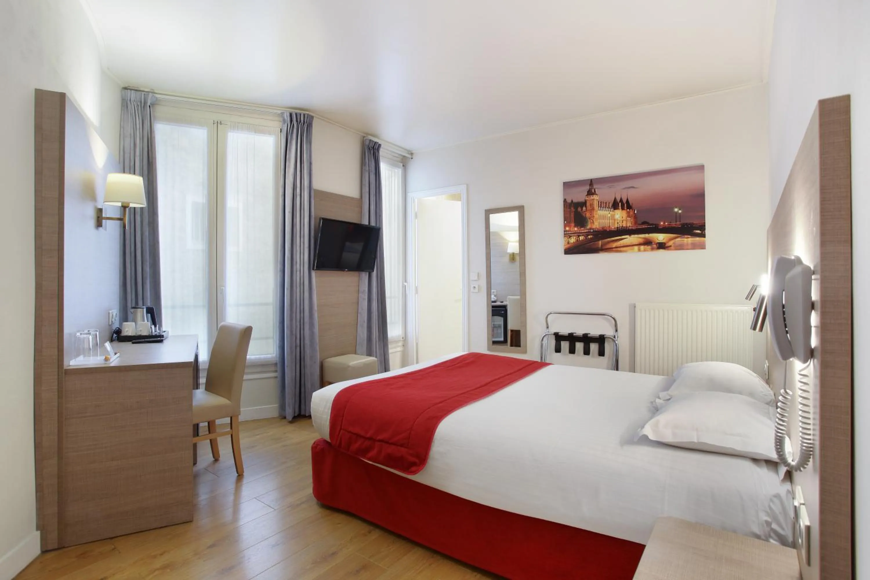 Superior Double Room in Hôtel LUX PICPUS