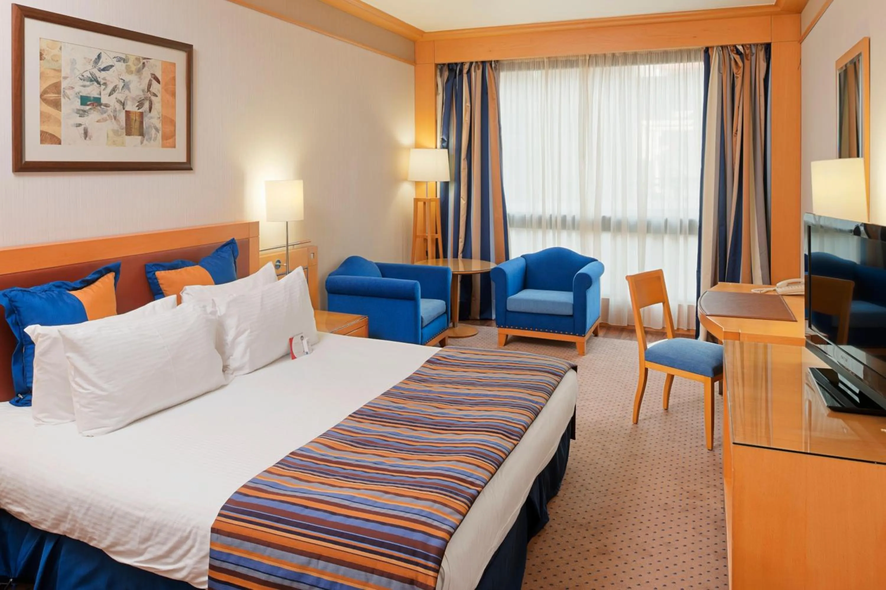 Superior Twin Room with Sea View in Crowne Plaza Hamra Beirut by IHG