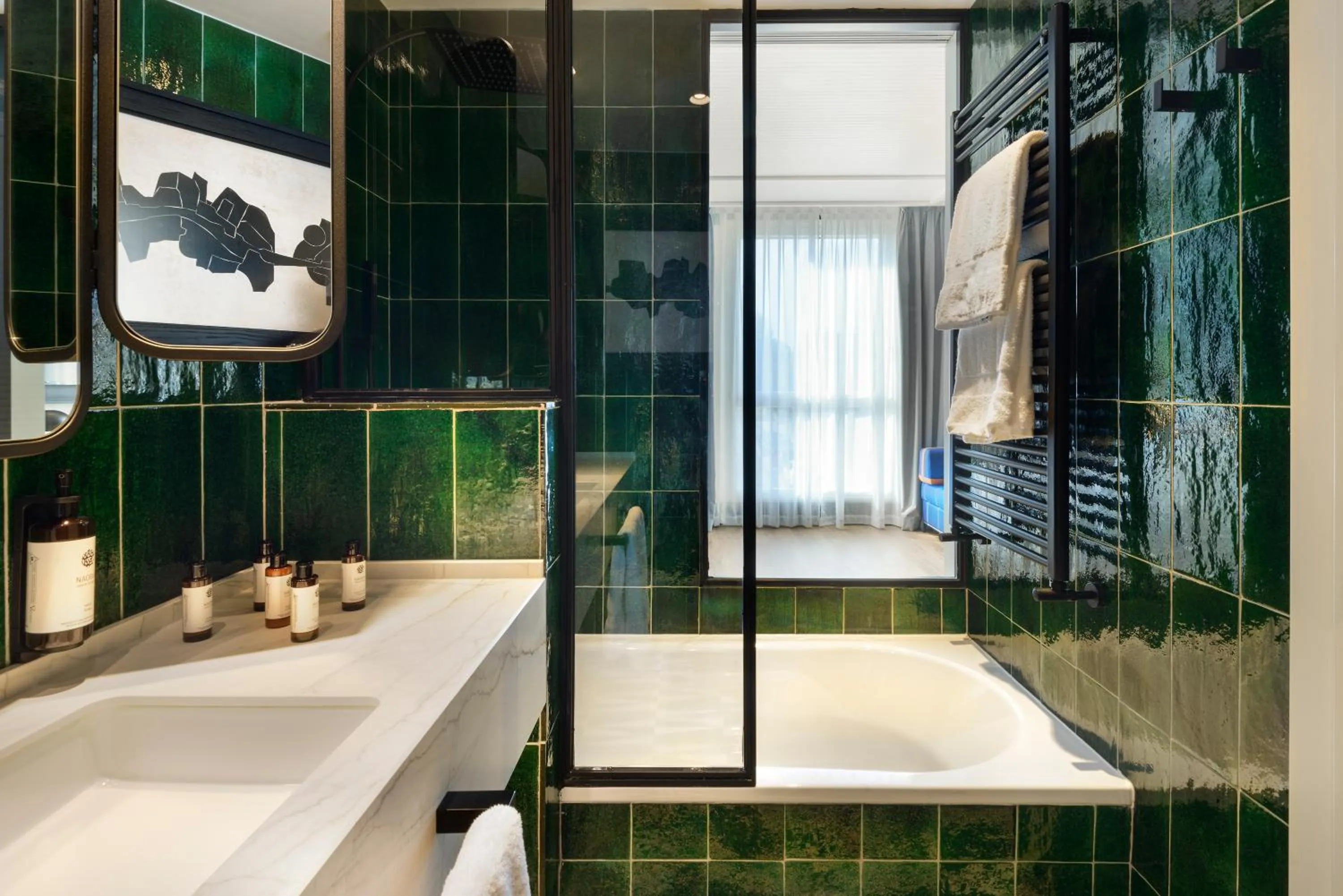 Two Connecting Double Rooms in Hotel Tres Reyes San Sebastián