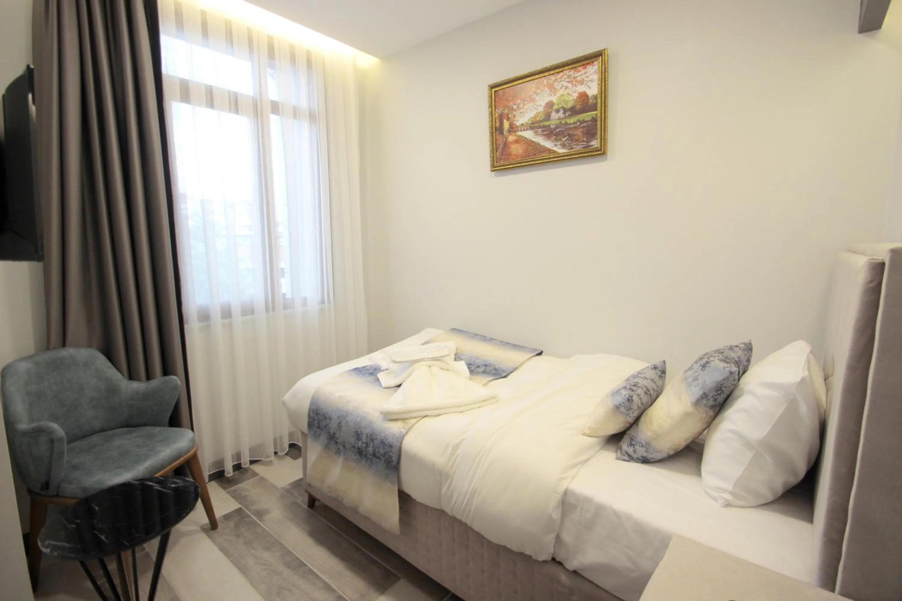 Budget Single Room in Guler Palas Hotel