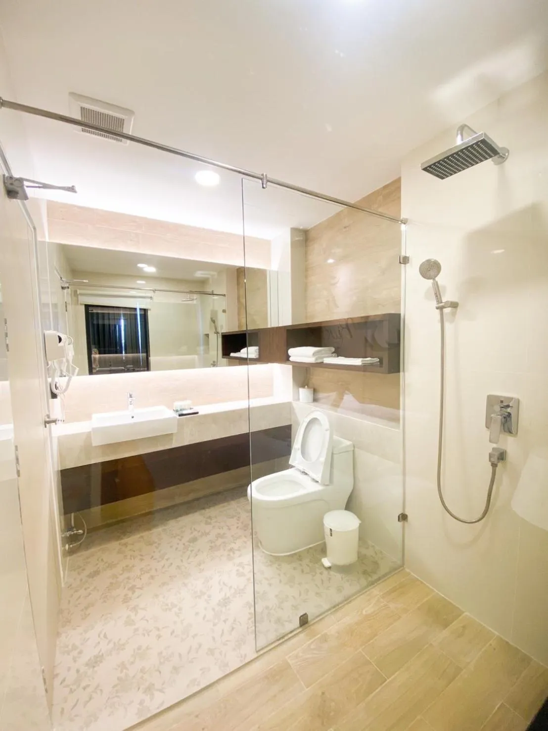 Superior King Room in River Tree Resort