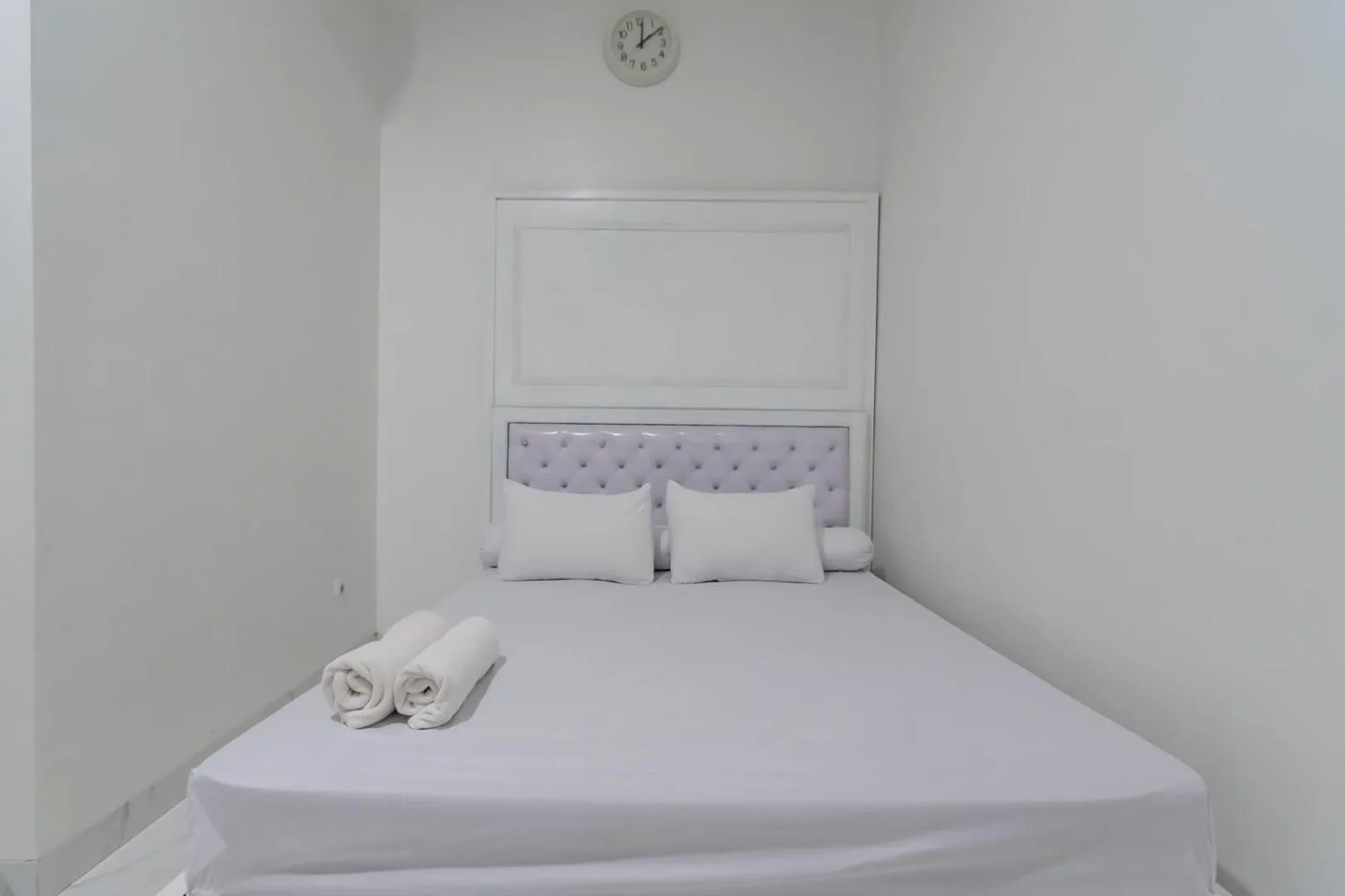 Standard Double Room in Family Homestay Syariah Cirebon Mitra RedDoorz