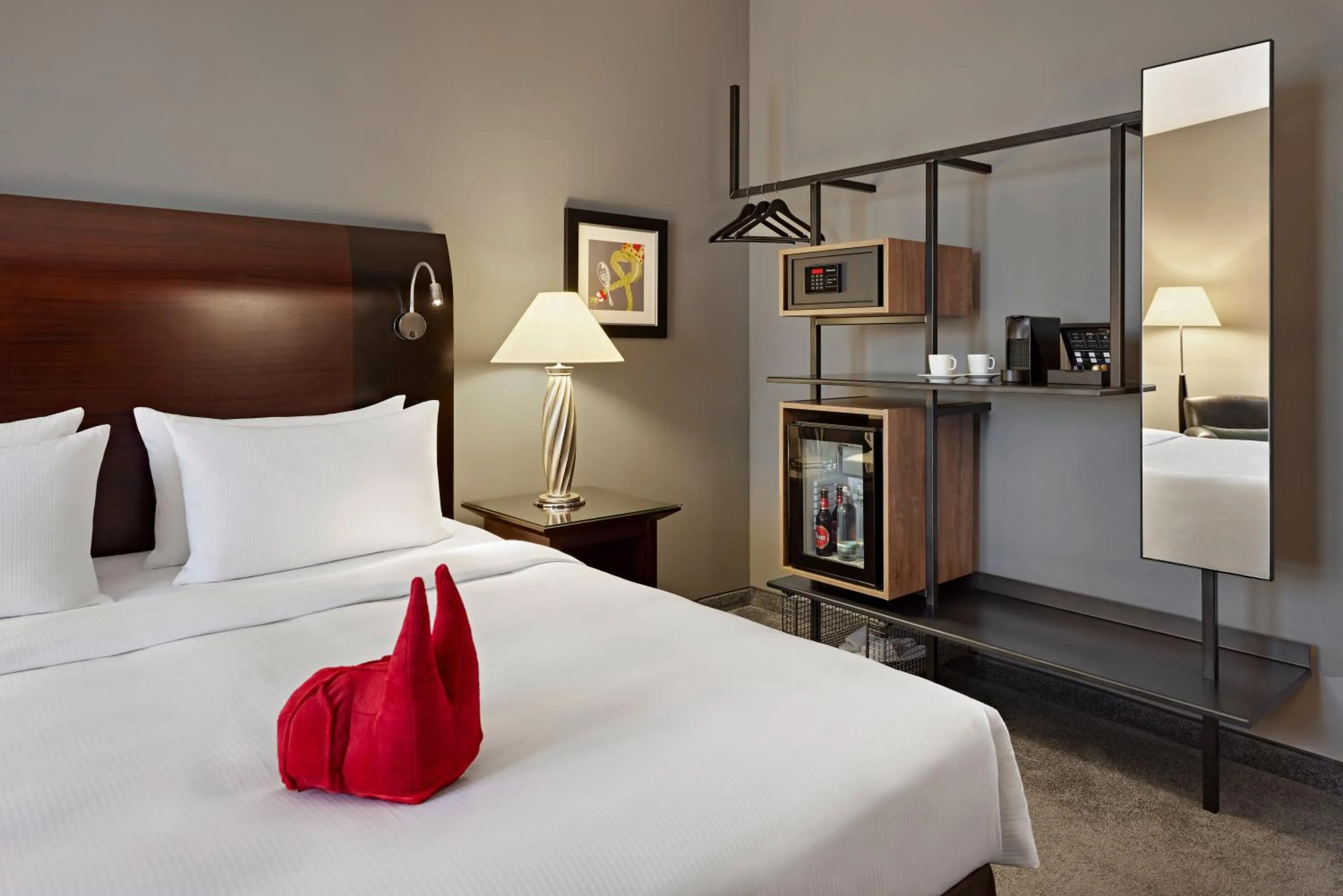 Deluxe King Room in Lindner Hotel Cologne City Plaza, part of JdV by Hyatt