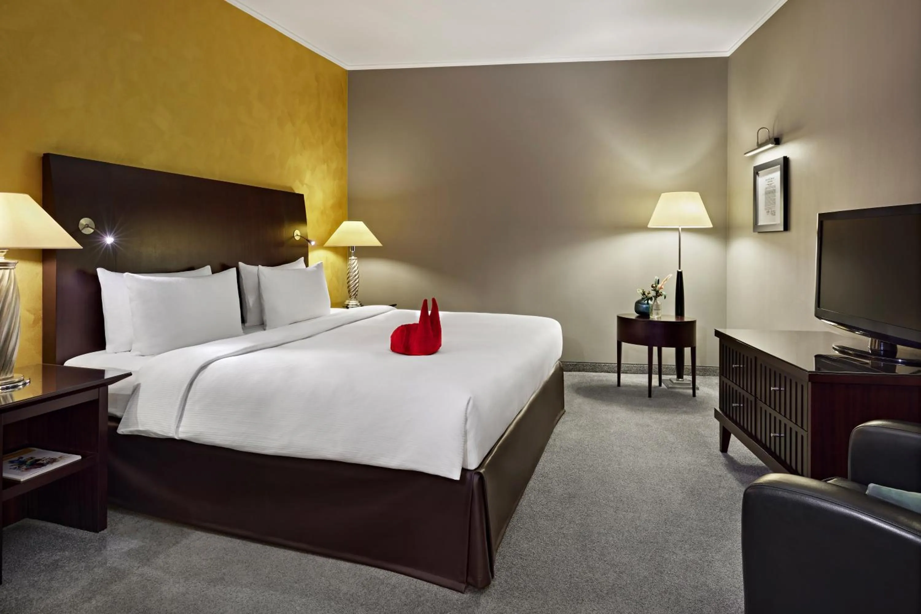 Premium King Room in Lindner Hotel Cologne City Plaza, part of JdV by Hyatt