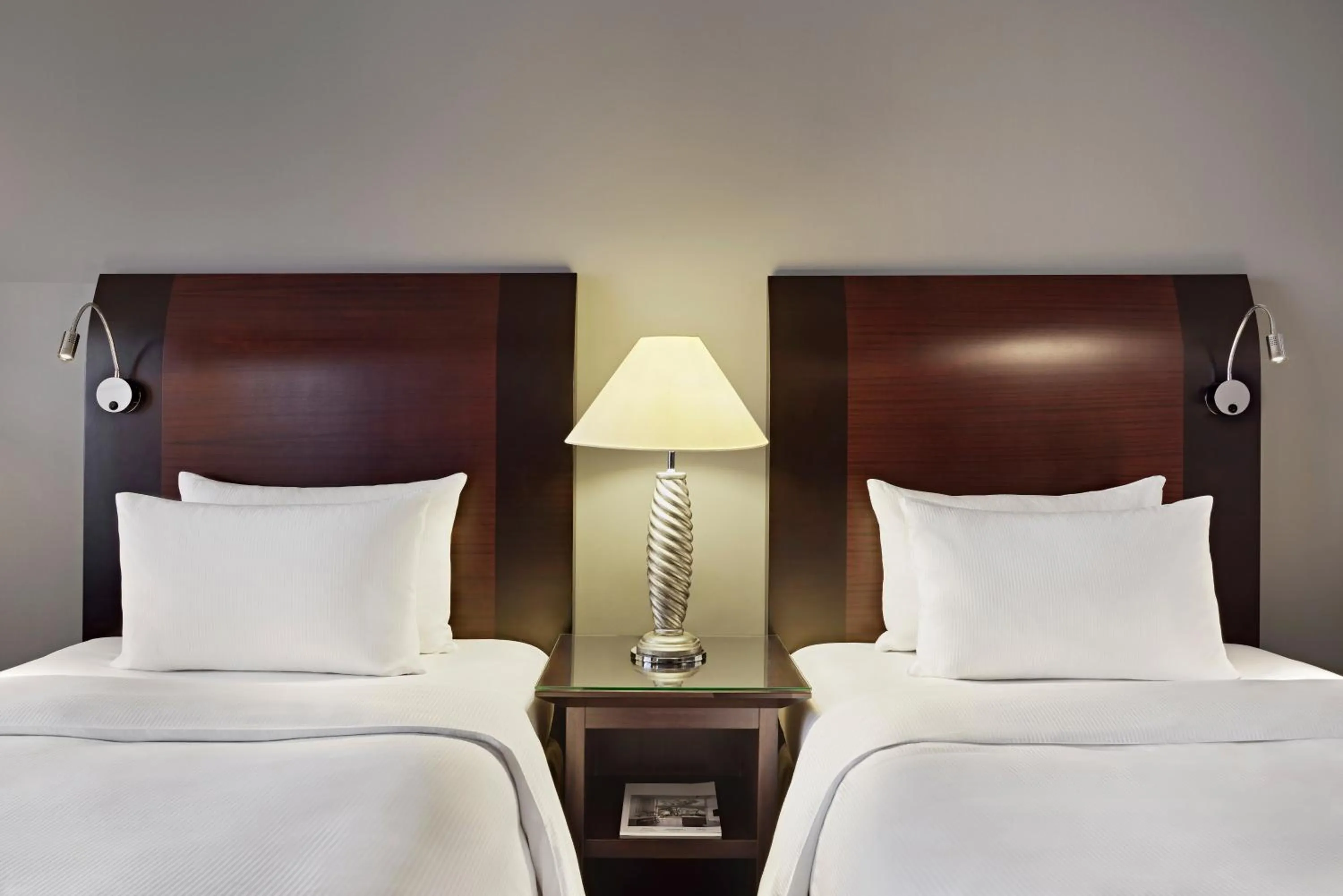 Deluxe Twin Room in Lindner Hotel Cologne City Plaza, part of JdV by Hyatt