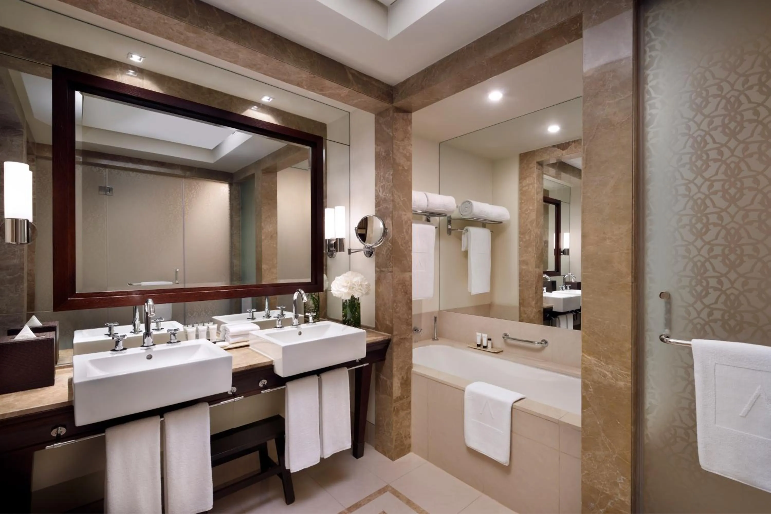 Palace Suite Lake View in Palace Downtown